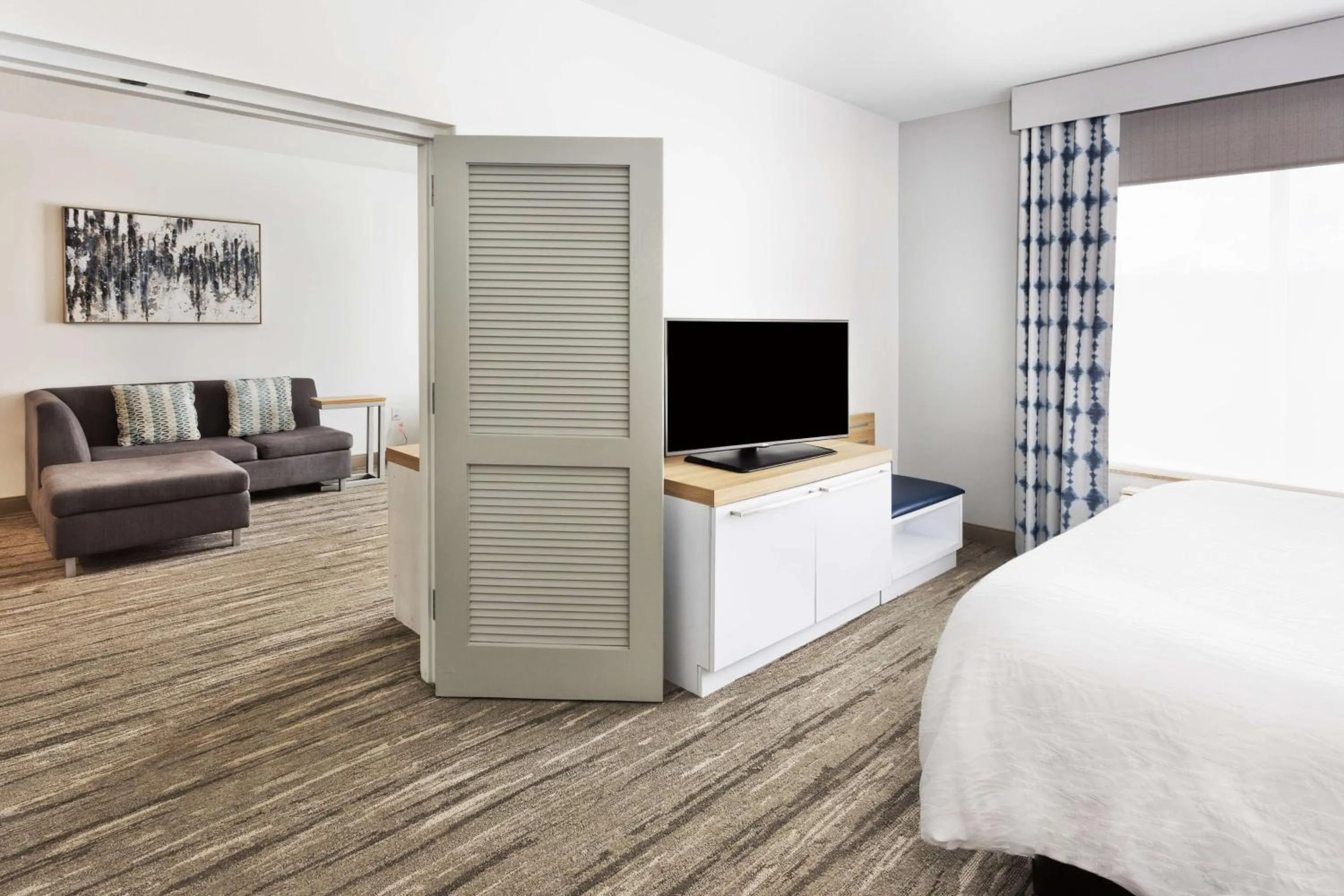 Living room, Bed in Hilton Garden Inn Birmingham SE/Liberty Park