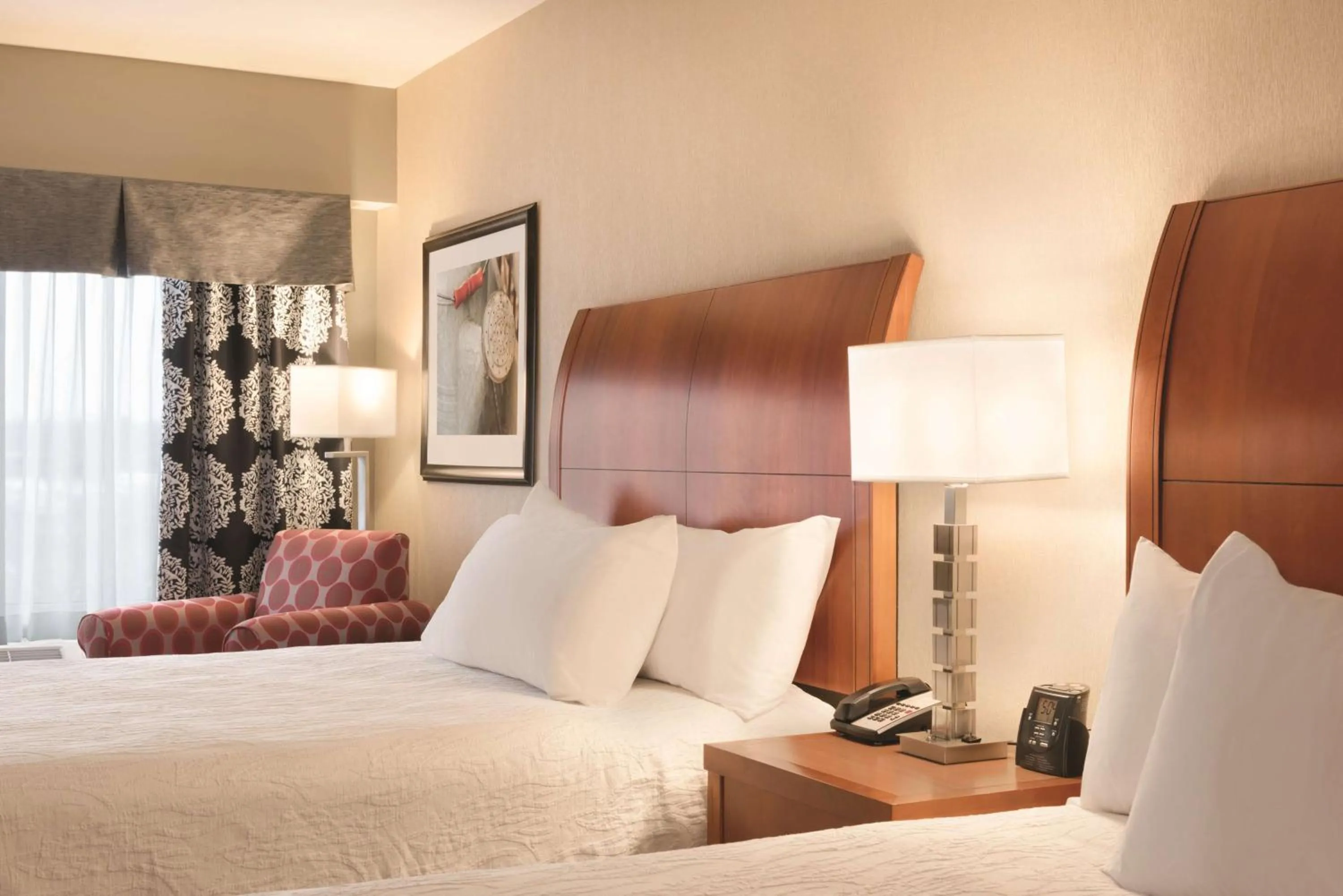 Bed in Hilton Garden Inn Akron-Canton Airport