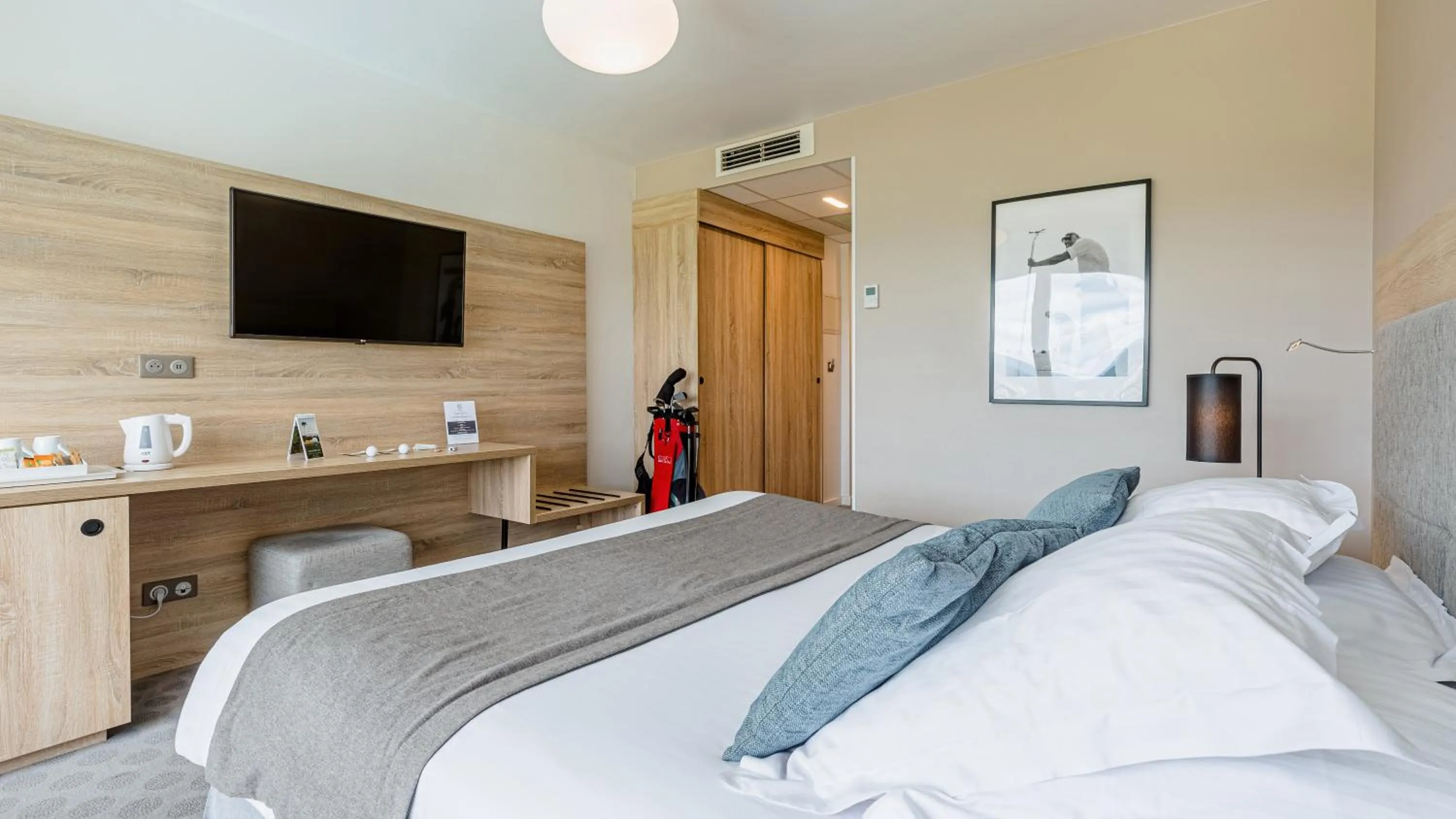 Bedroom, Bed in Domaine De Saint Clair