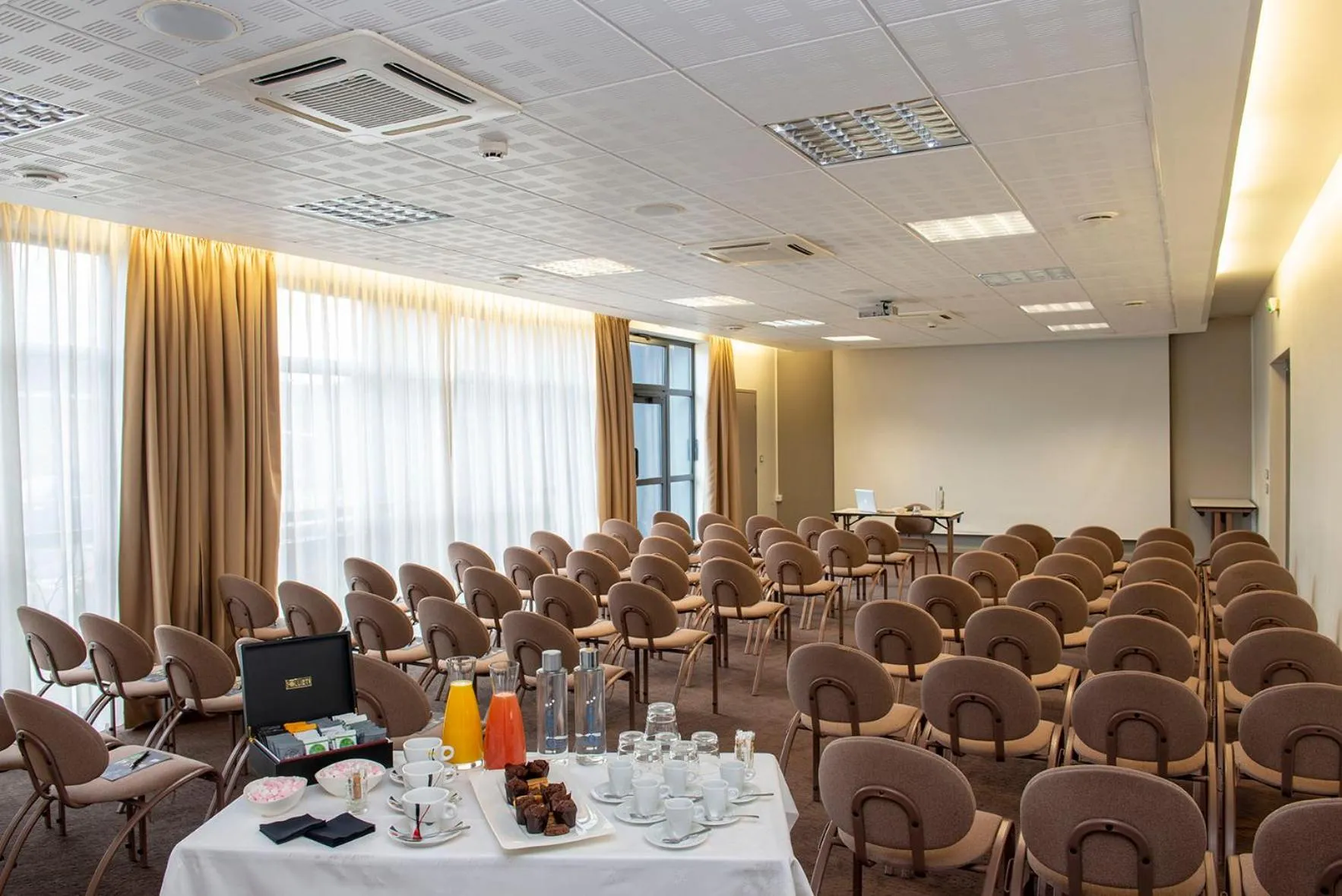 Meeting/conference room in Domaine De Saint Clair Spa & Golf