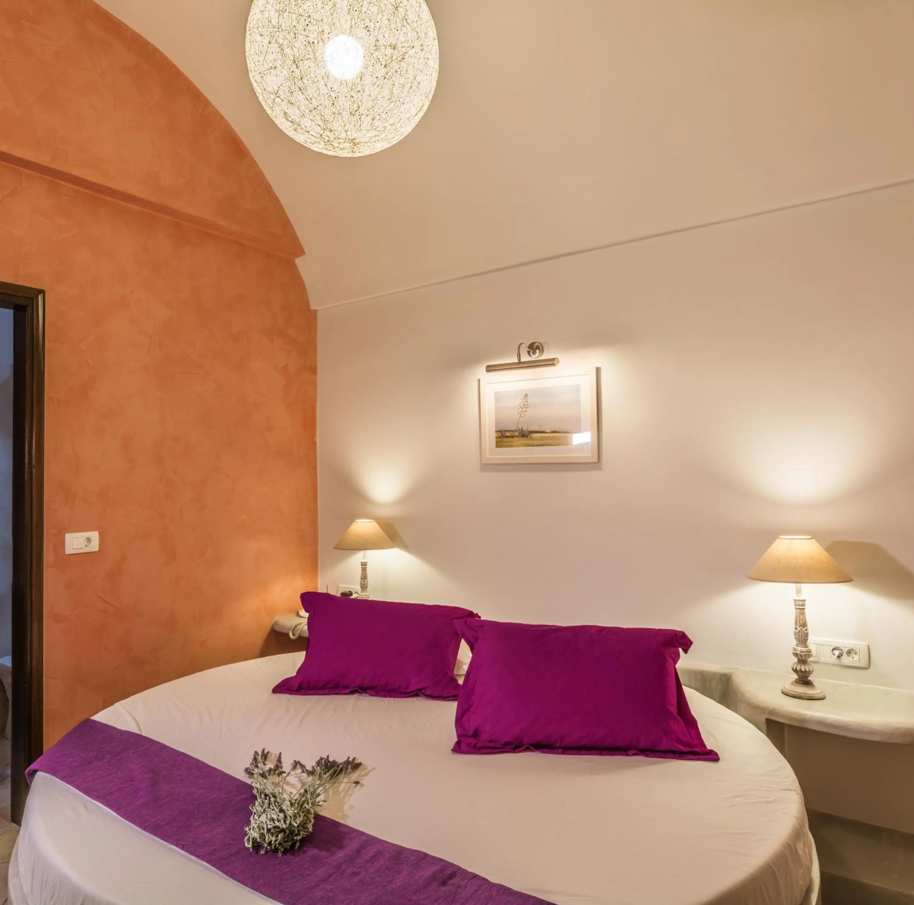 Seating area, Bed in Hotel Sunrise