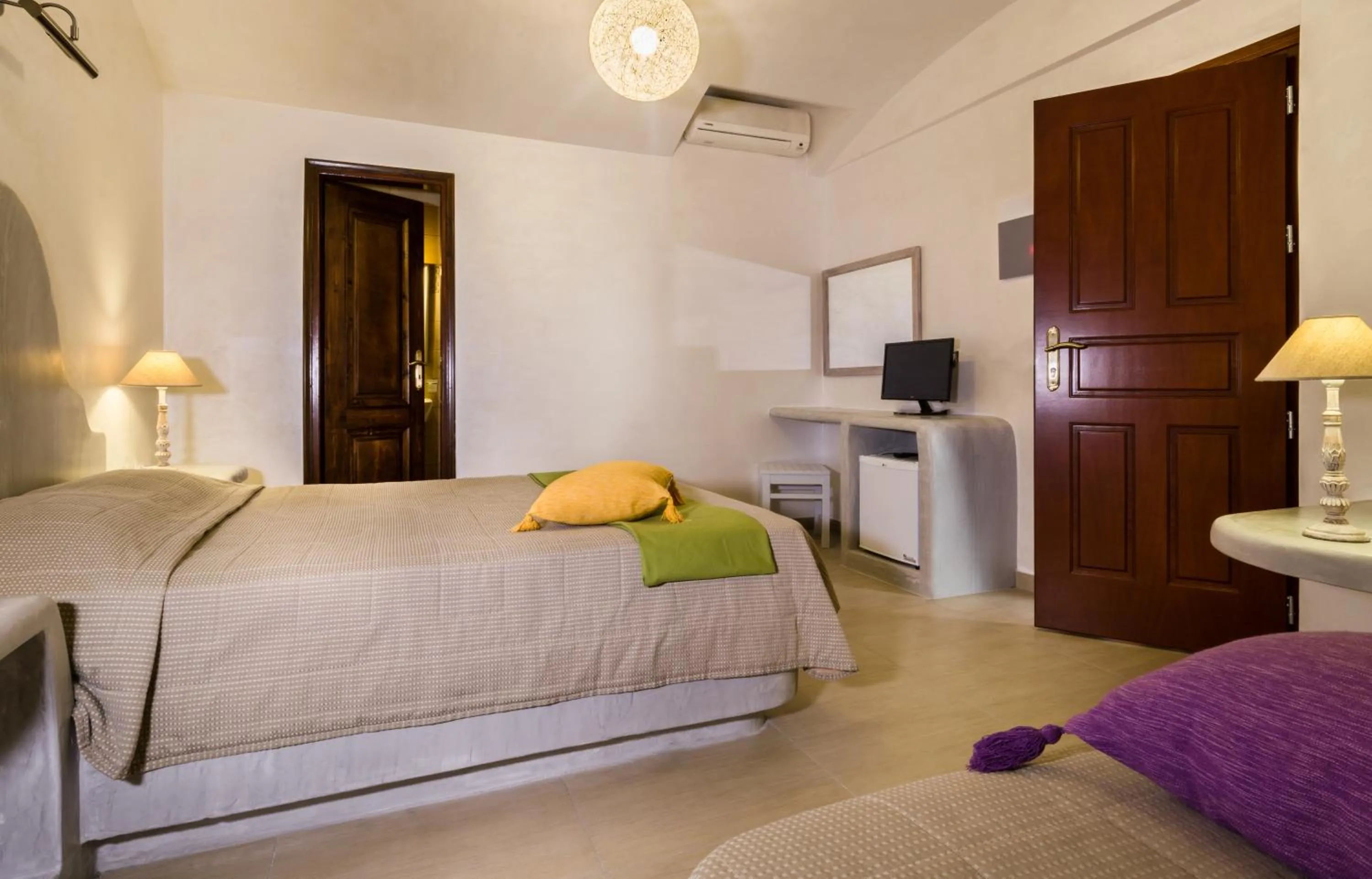 Bed in Hotel Sunrise