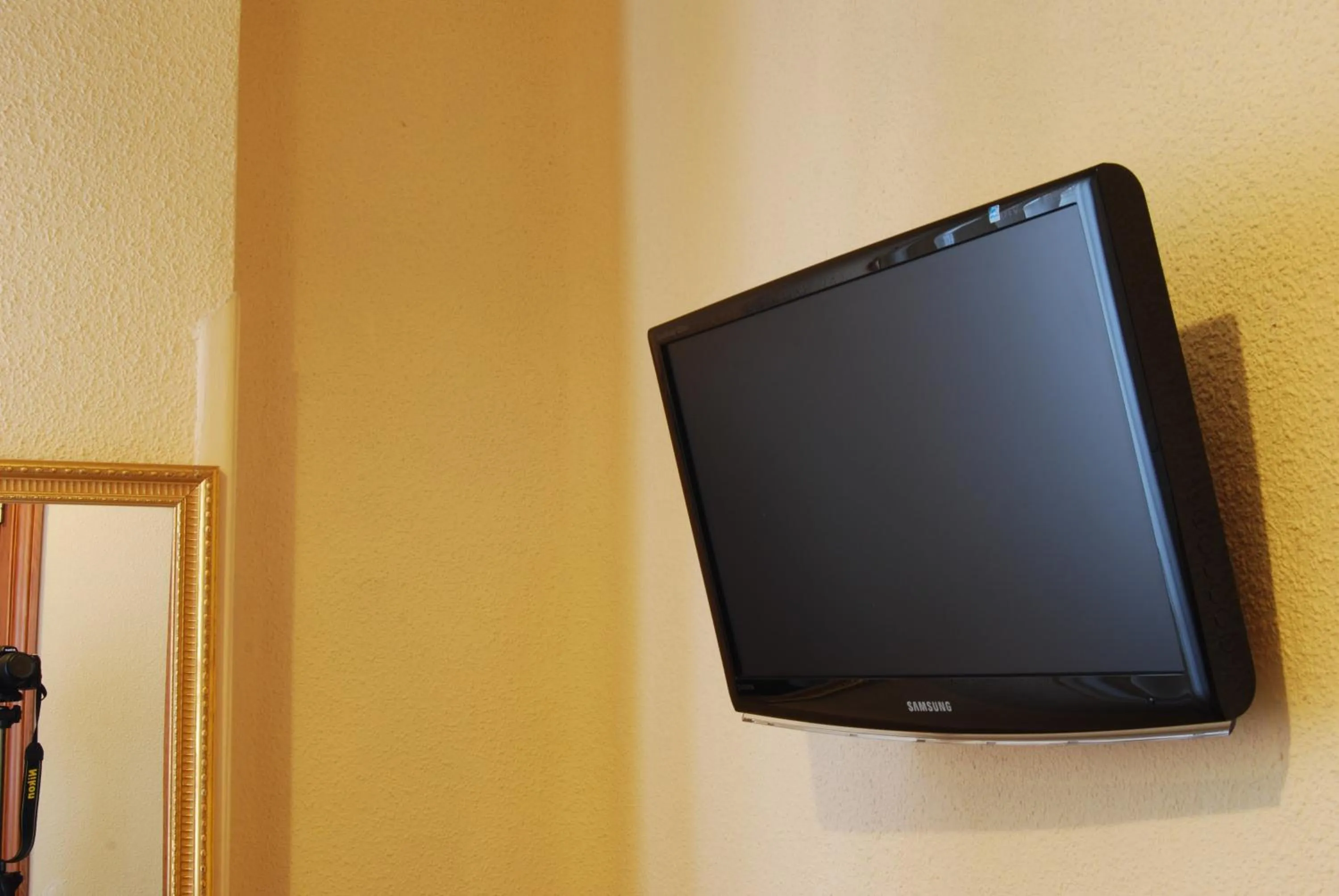 TV and multimedia in Hostal America