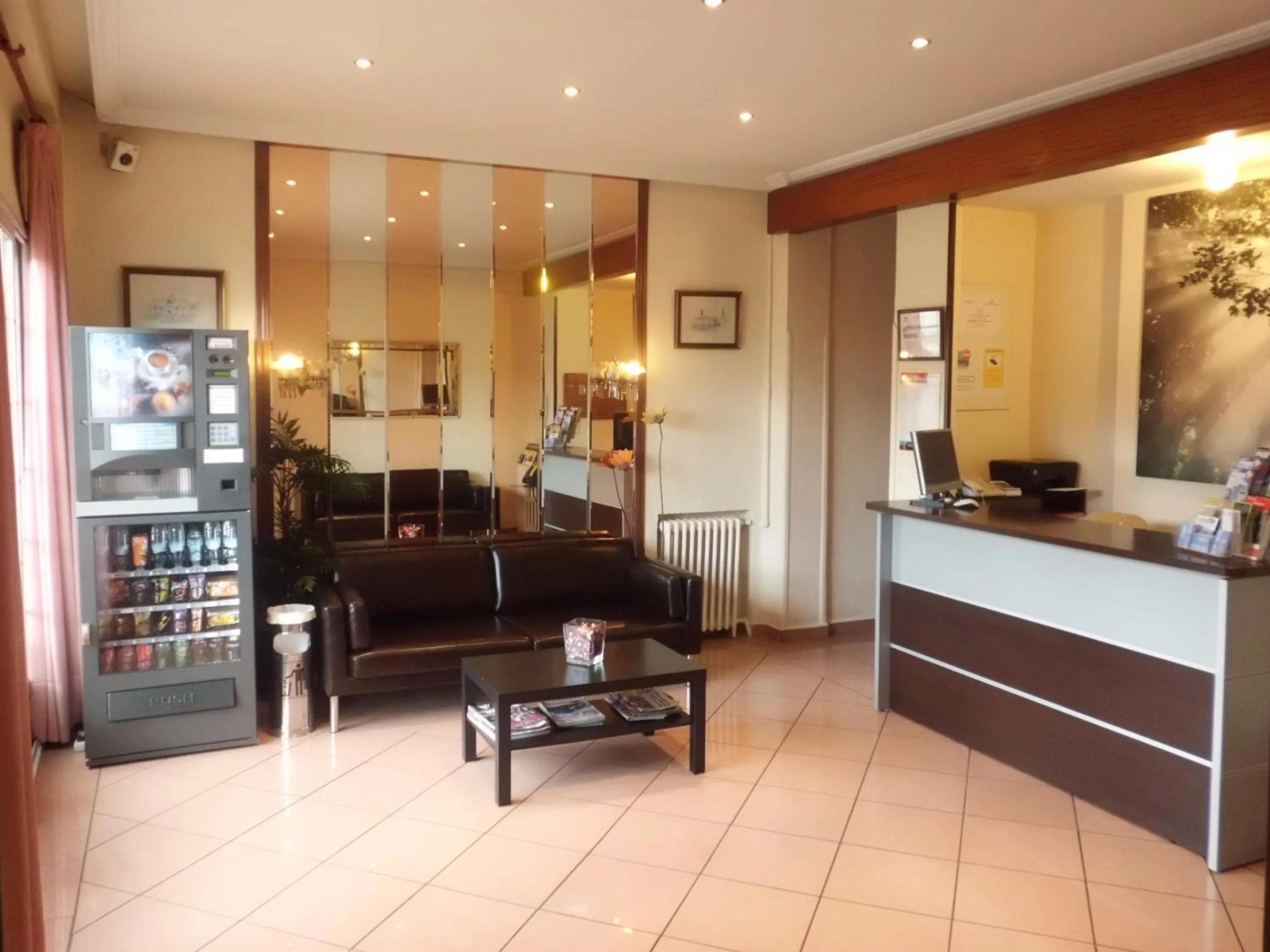 Lobby or reception in Hostal America