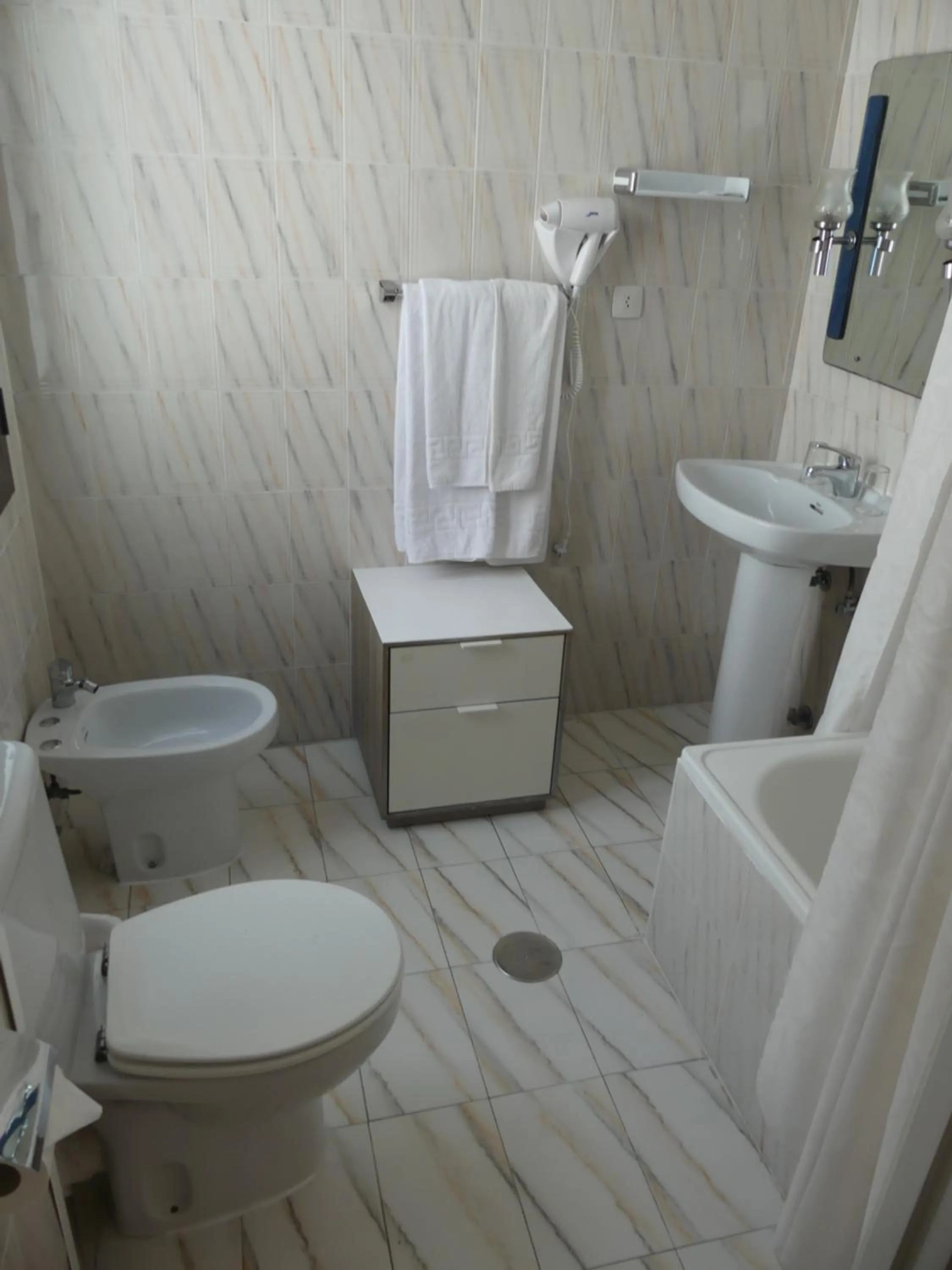 Shower in Hostal America