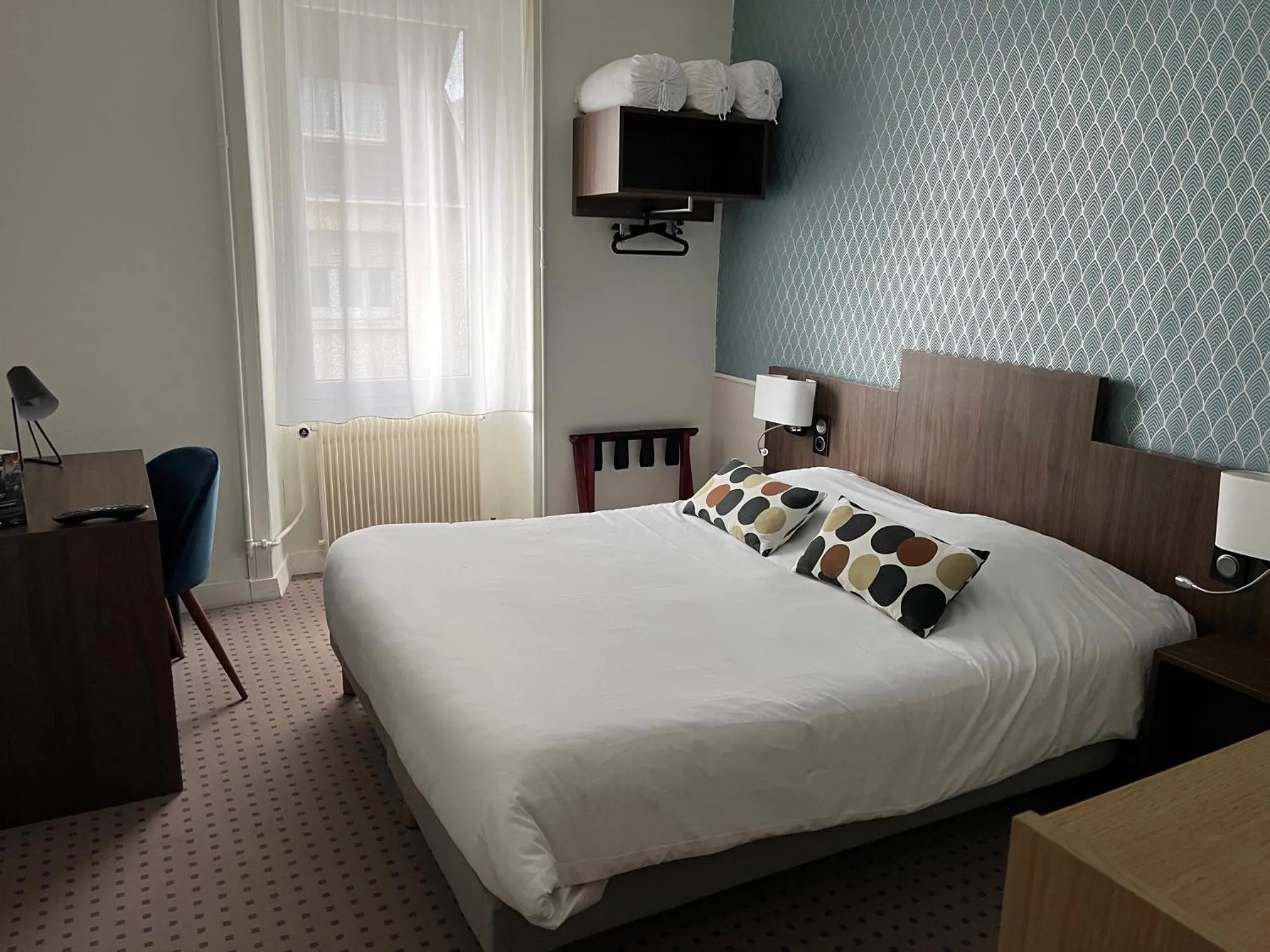 Photo of the whole room, Bed in Anne De Bretagne