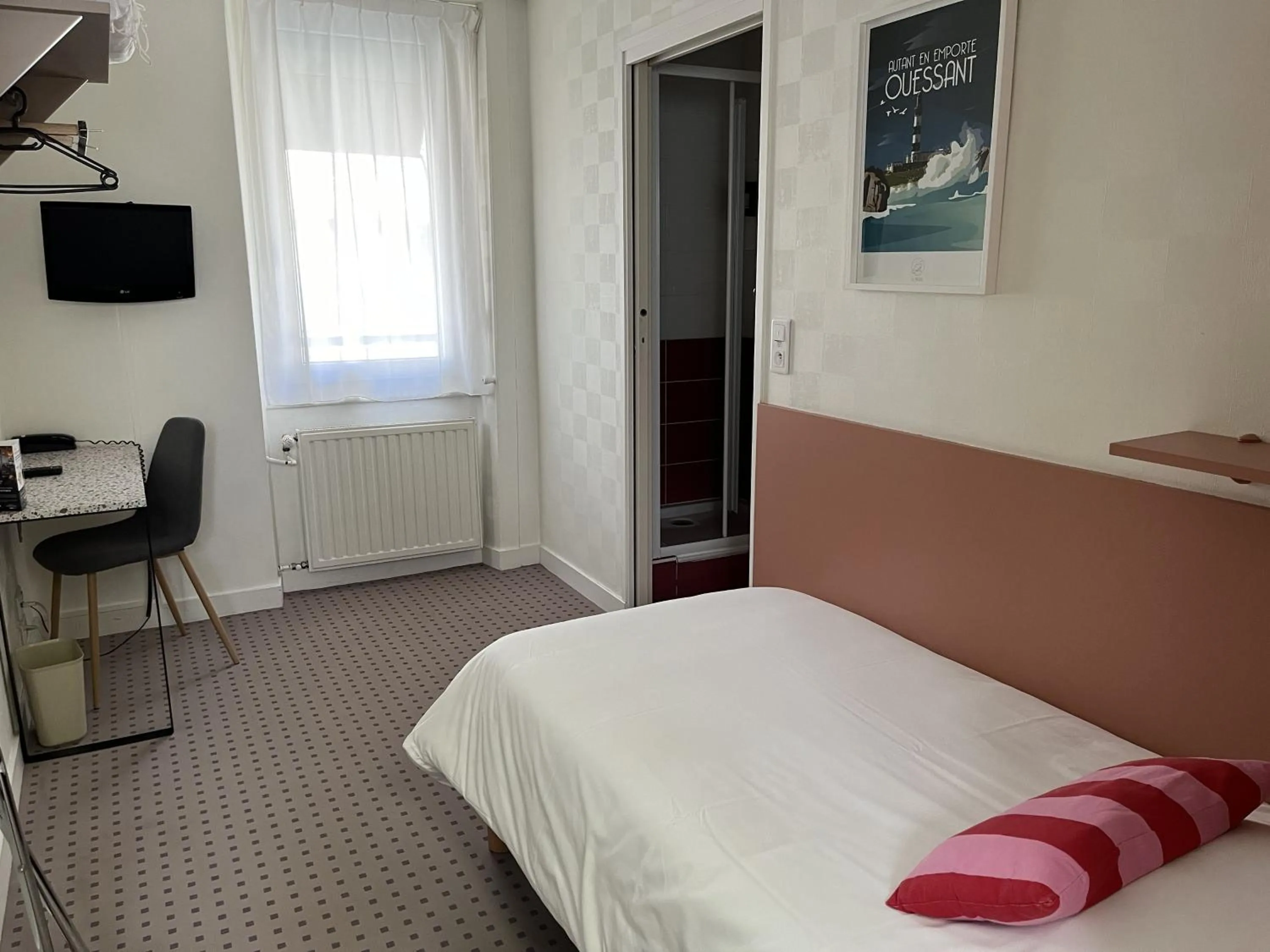 Photo of the whole room, Bed in Anne De Bretagne