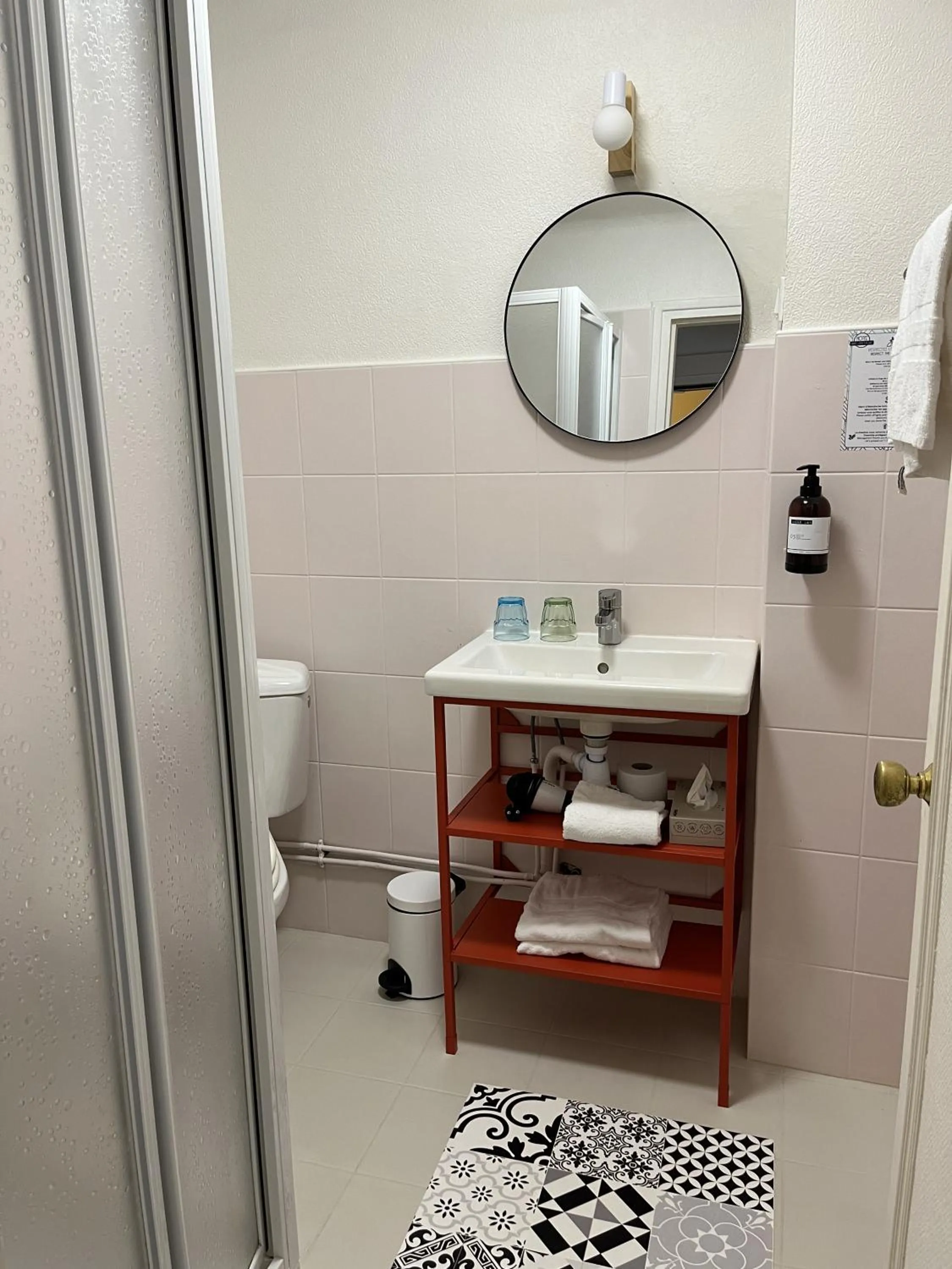 Bathroom in Anne De Bretagne