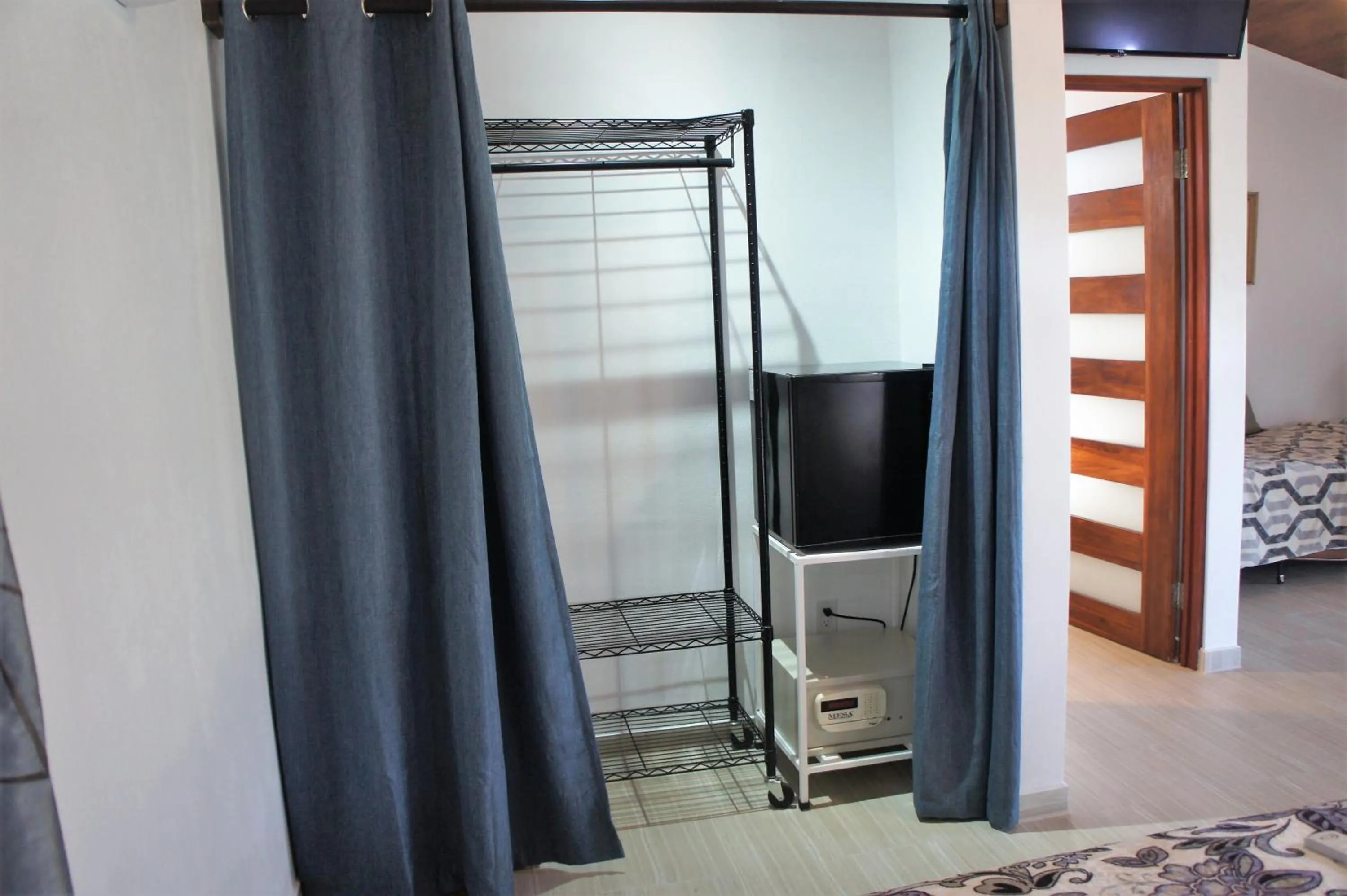 wardrobe, Bed in Casa Donna Rosa B&B