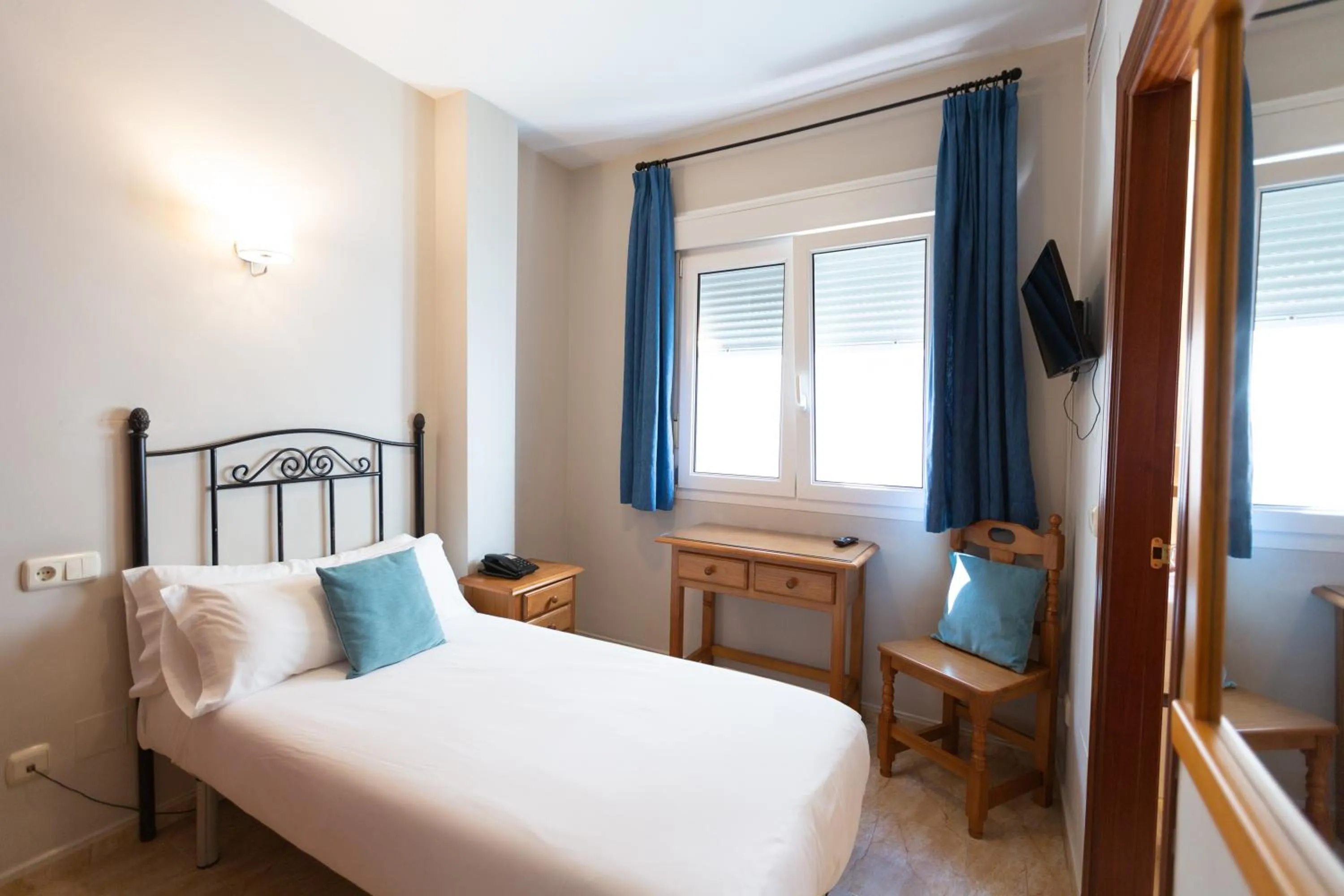 Bedroom, Bed in Hotel Mediterráneo by Croma