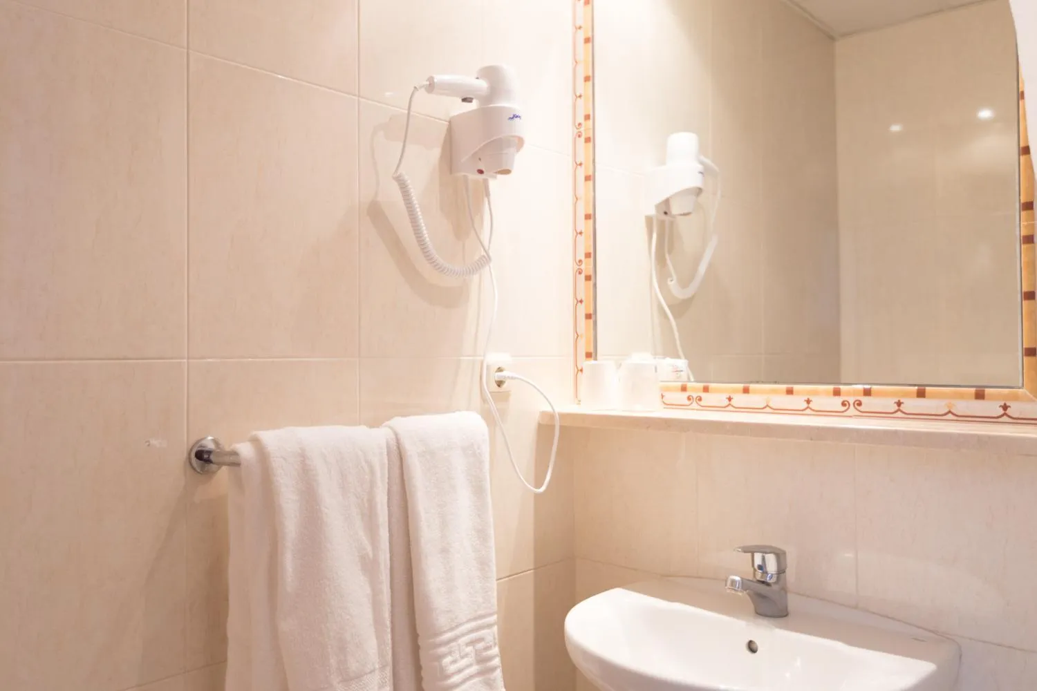 Bathroom in Hotel Mediterráneo by Croma