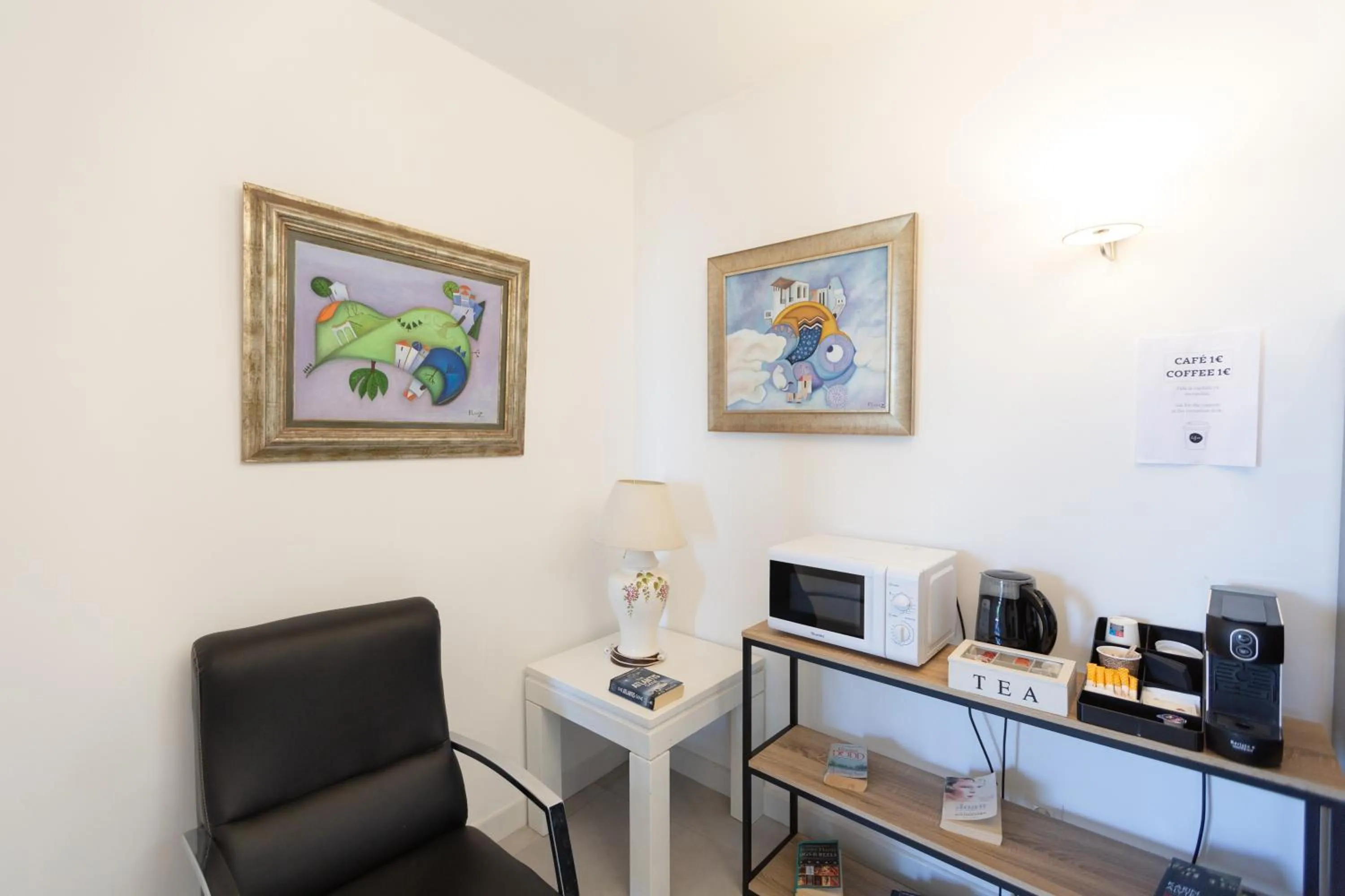 Coffee/tea facilities in Hotel Mediterráneo by Croma