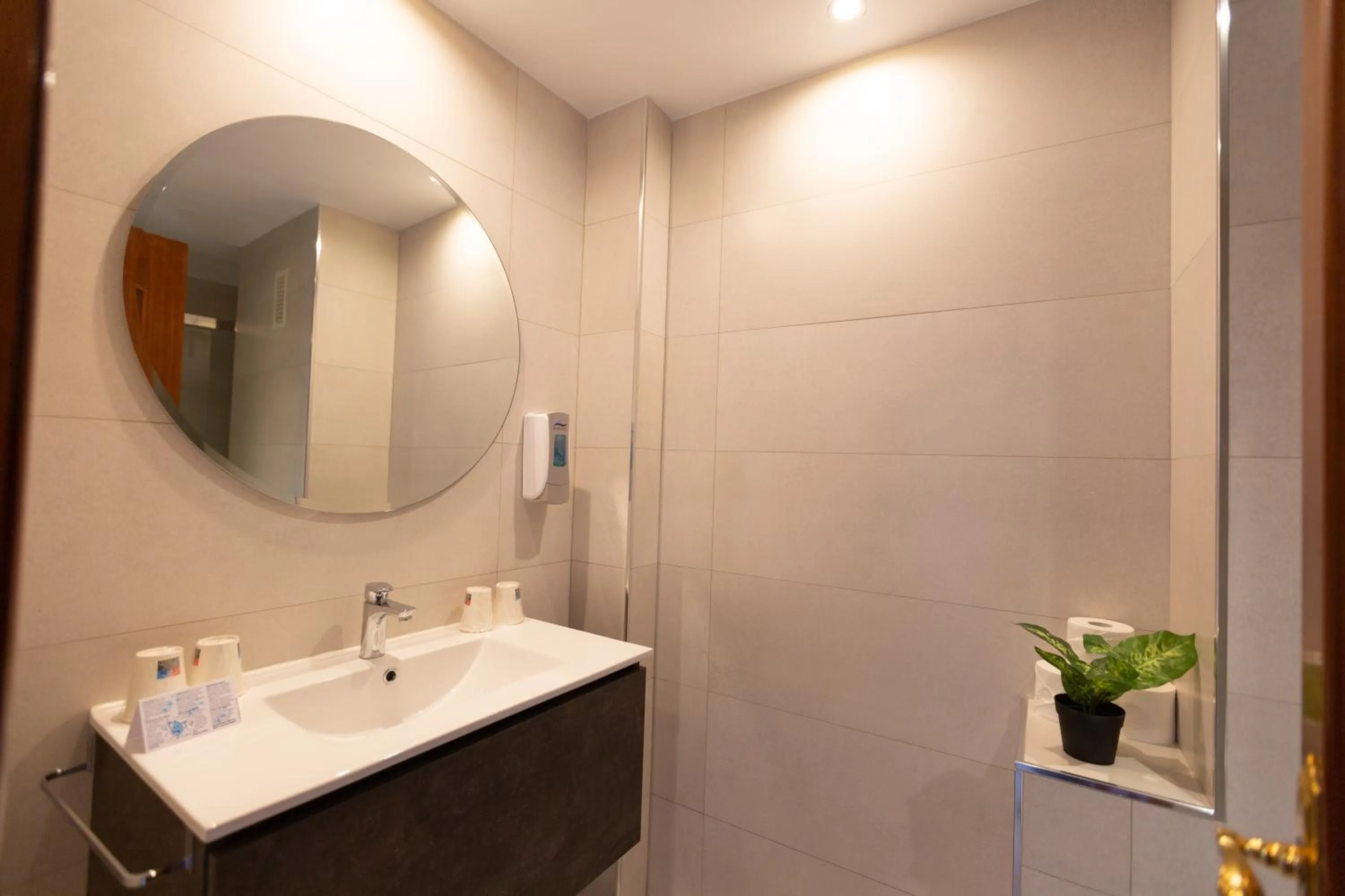 Bathroom in Hotel Mediterráneo by Croma