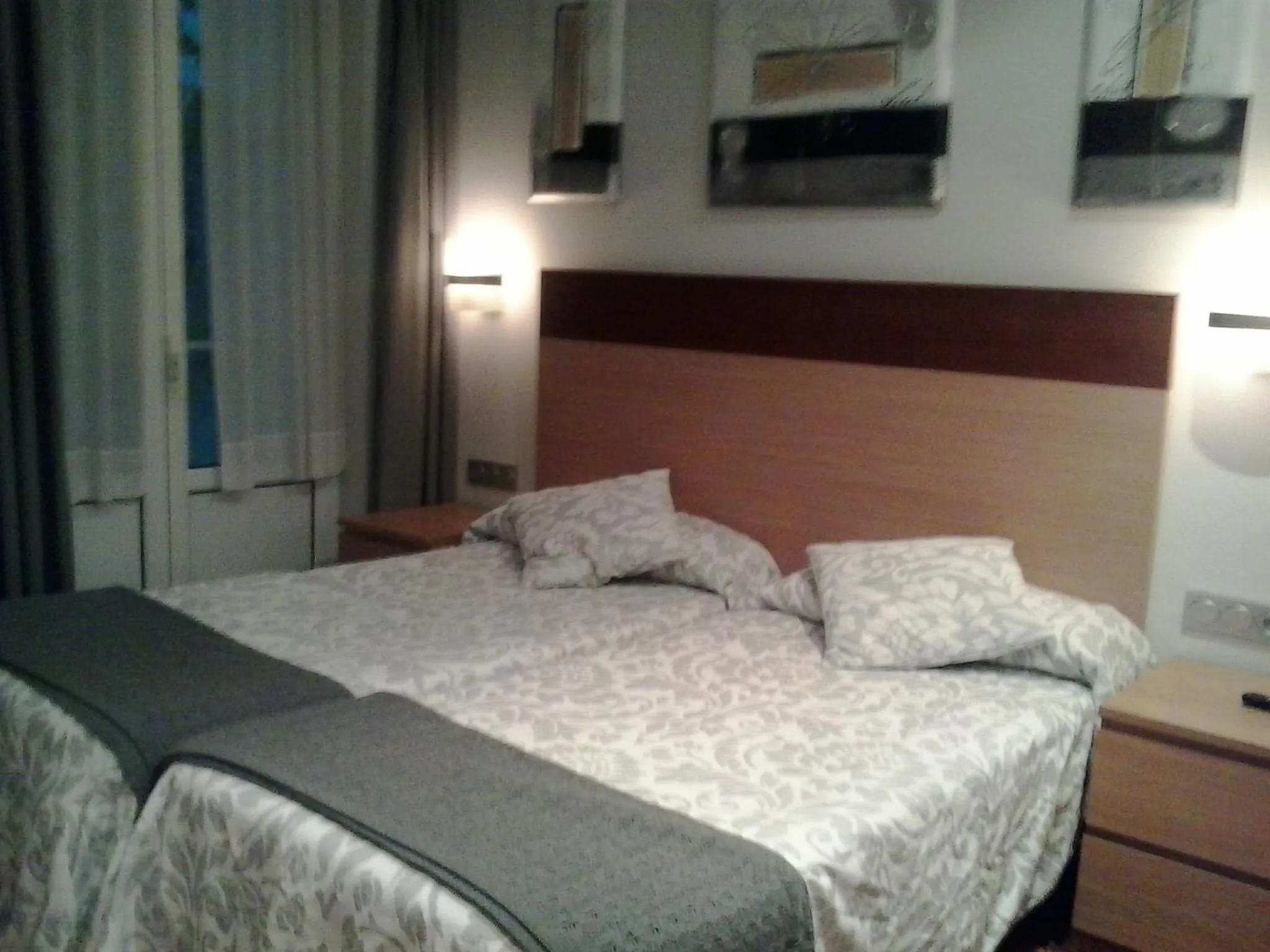 Shower, Bed in Hostal San Sebastian Centro