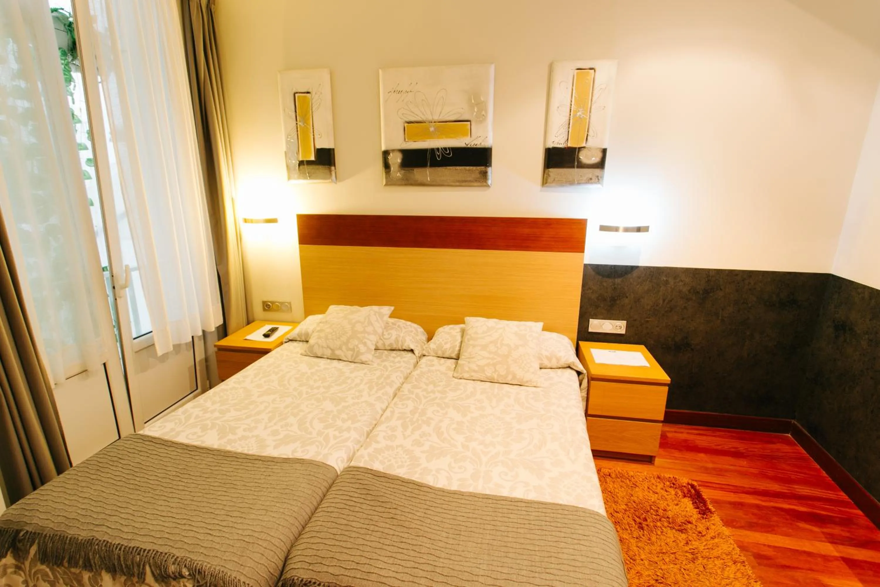 Photo of the whole room, Bed in Hostal San Sebastian Centro