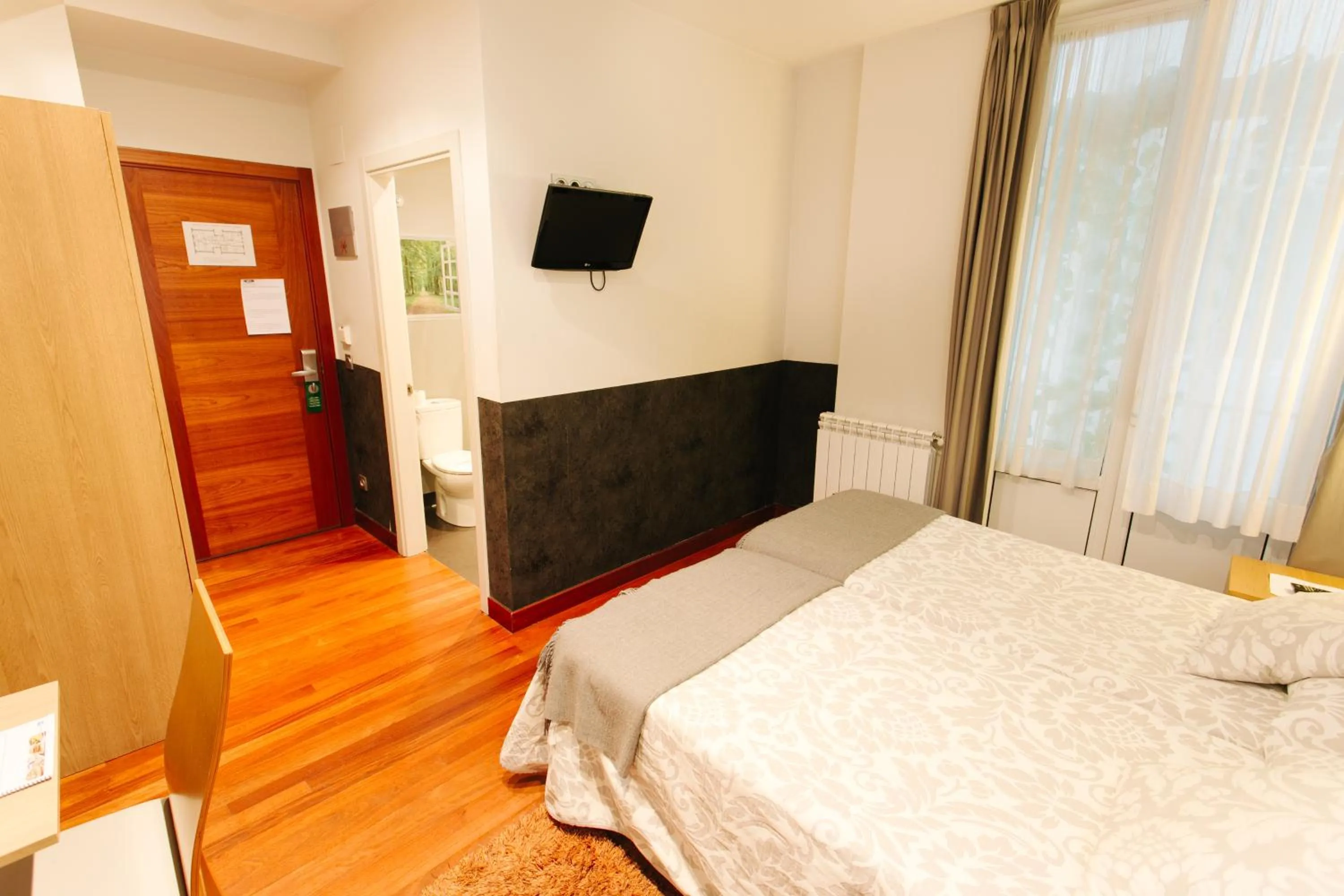 Photo of the whole room, Bed in Hostal San Sebastian Centro