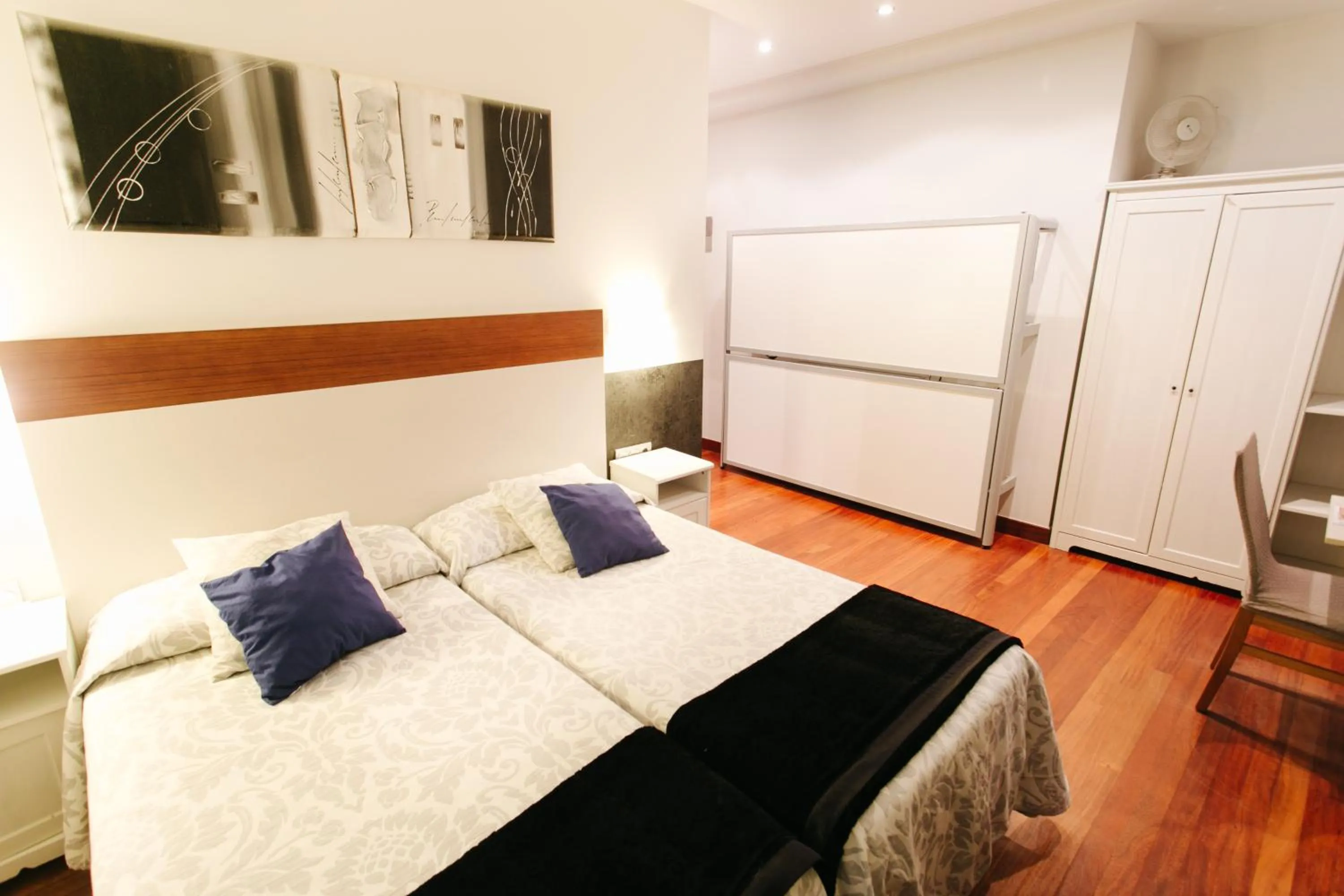 Photo of the whole room, Bed in Hostal San Sebastian Centro