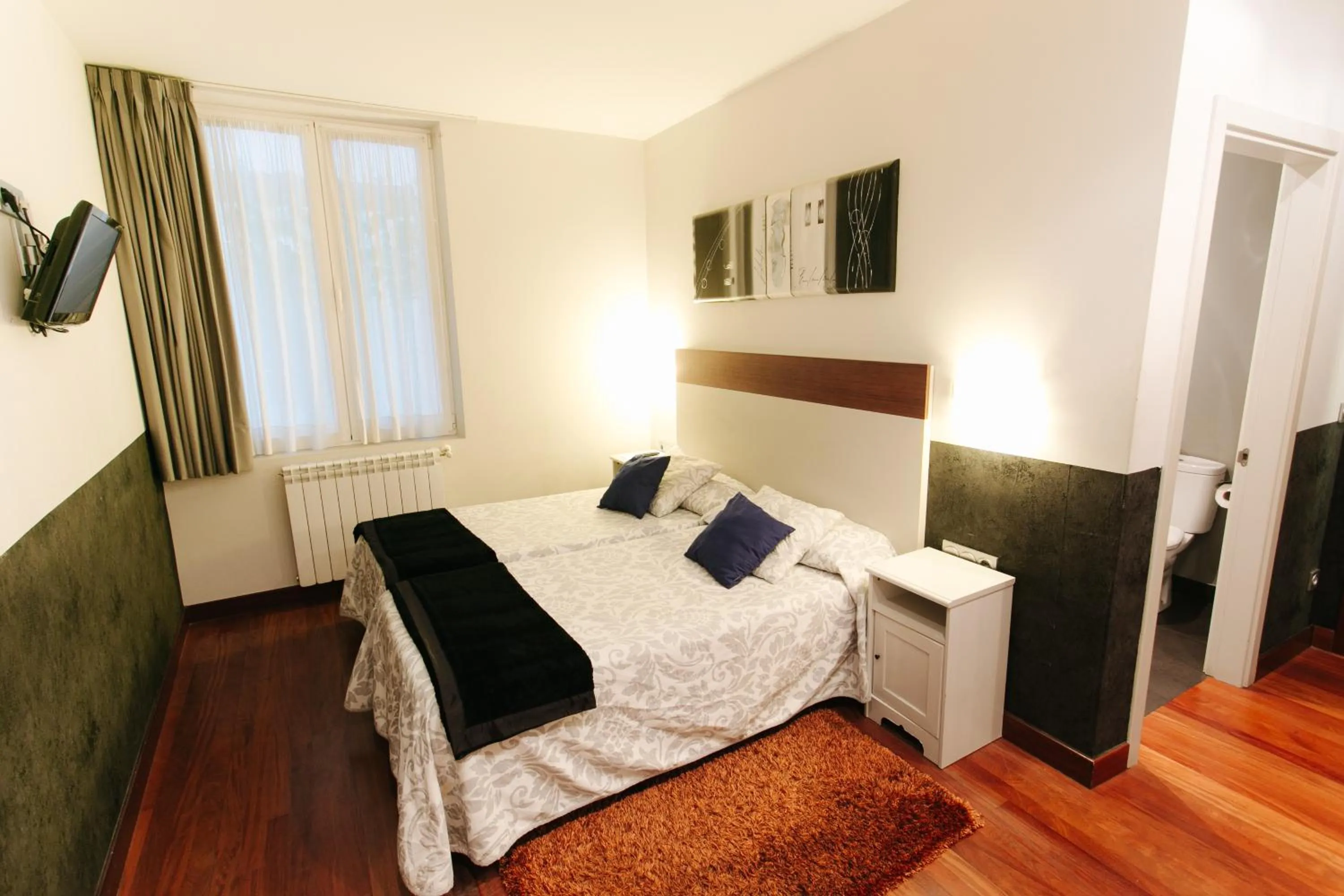 Photo of the whole room, Bed in Hostal San Sebastian Centro