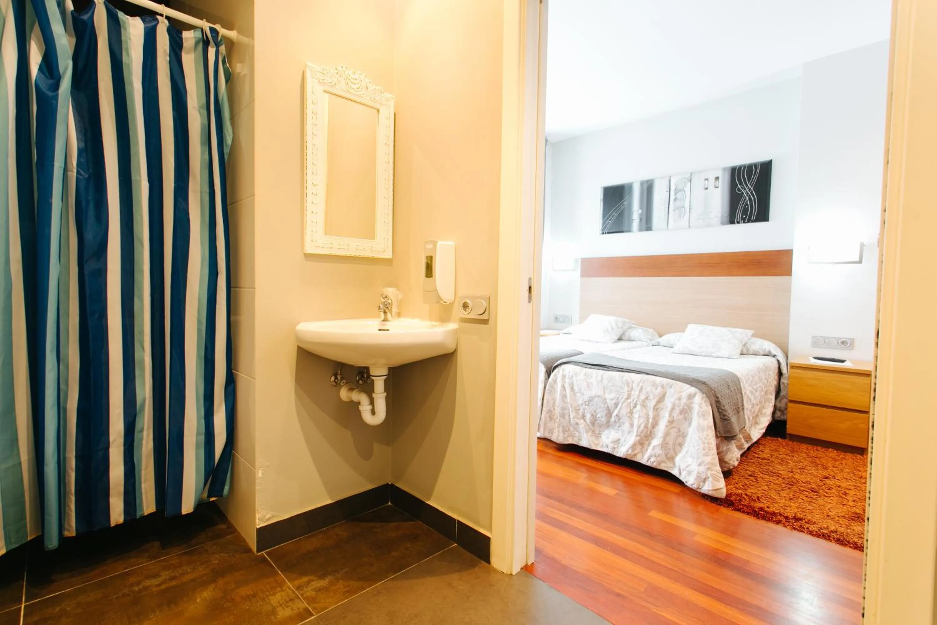 Photo of the whole room, Bed in Hostal San Sebastian Centro