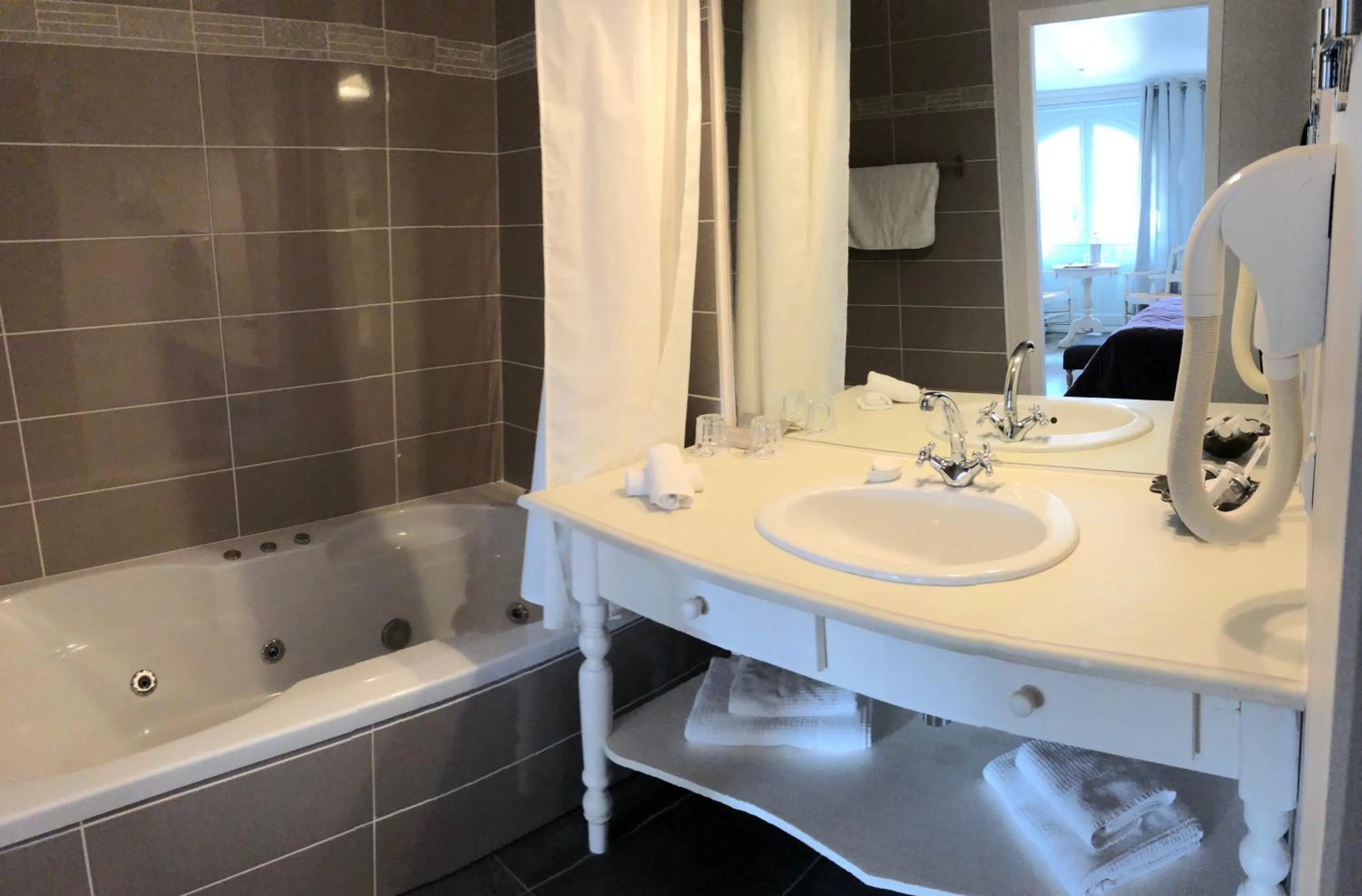 Bathroom in Auberge Du Lac