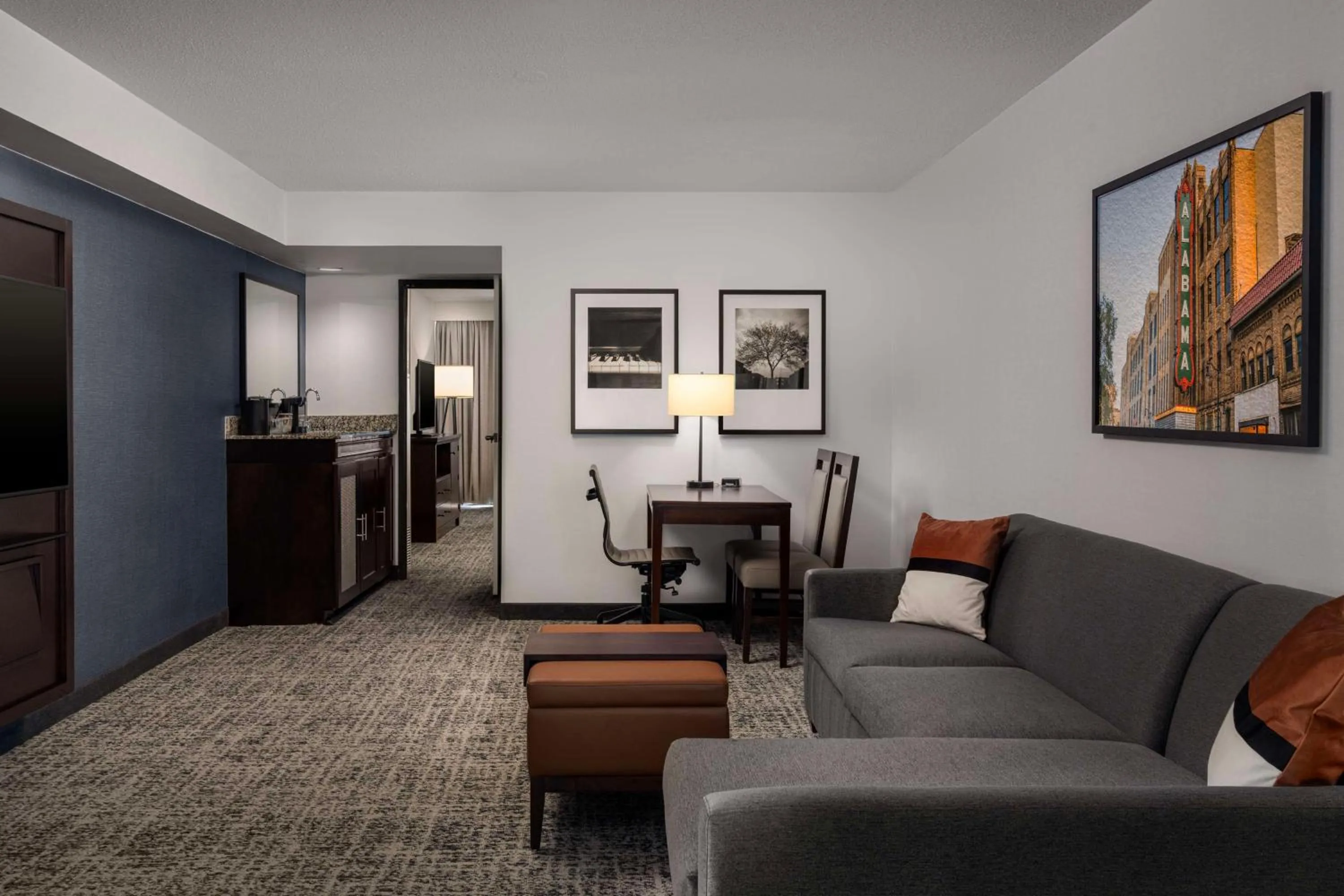 Bedroom in Embassy Suites Birmingham