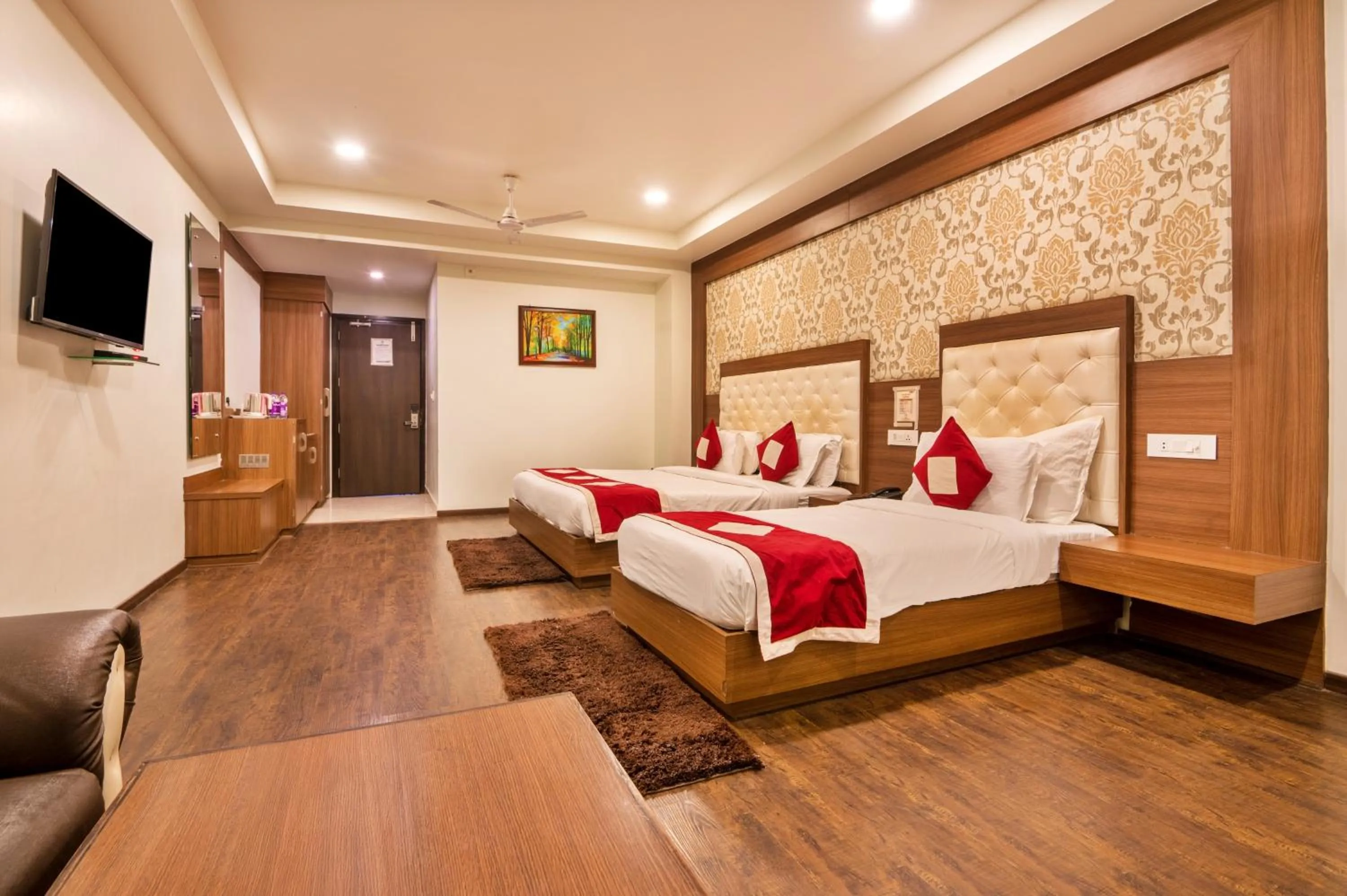 Communal lounge/ TV room, Bed in Hotel The Royal Krishna