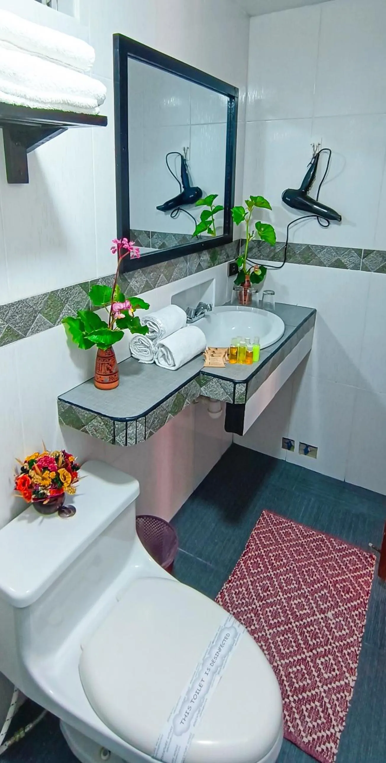 Shower in Hotel Machupicchu Adventure