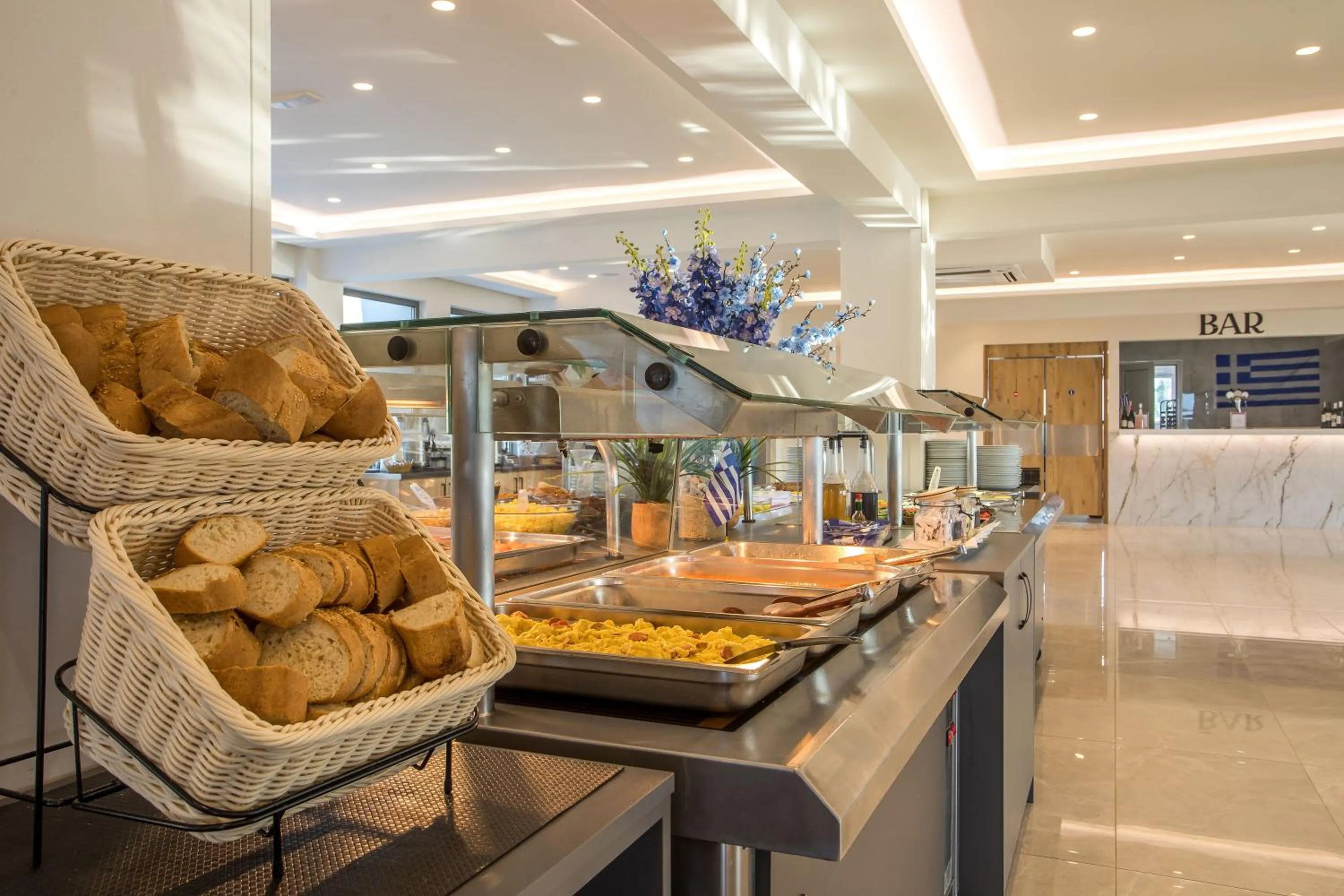 Restaurant/places to eat in Lardos Bay Hotel