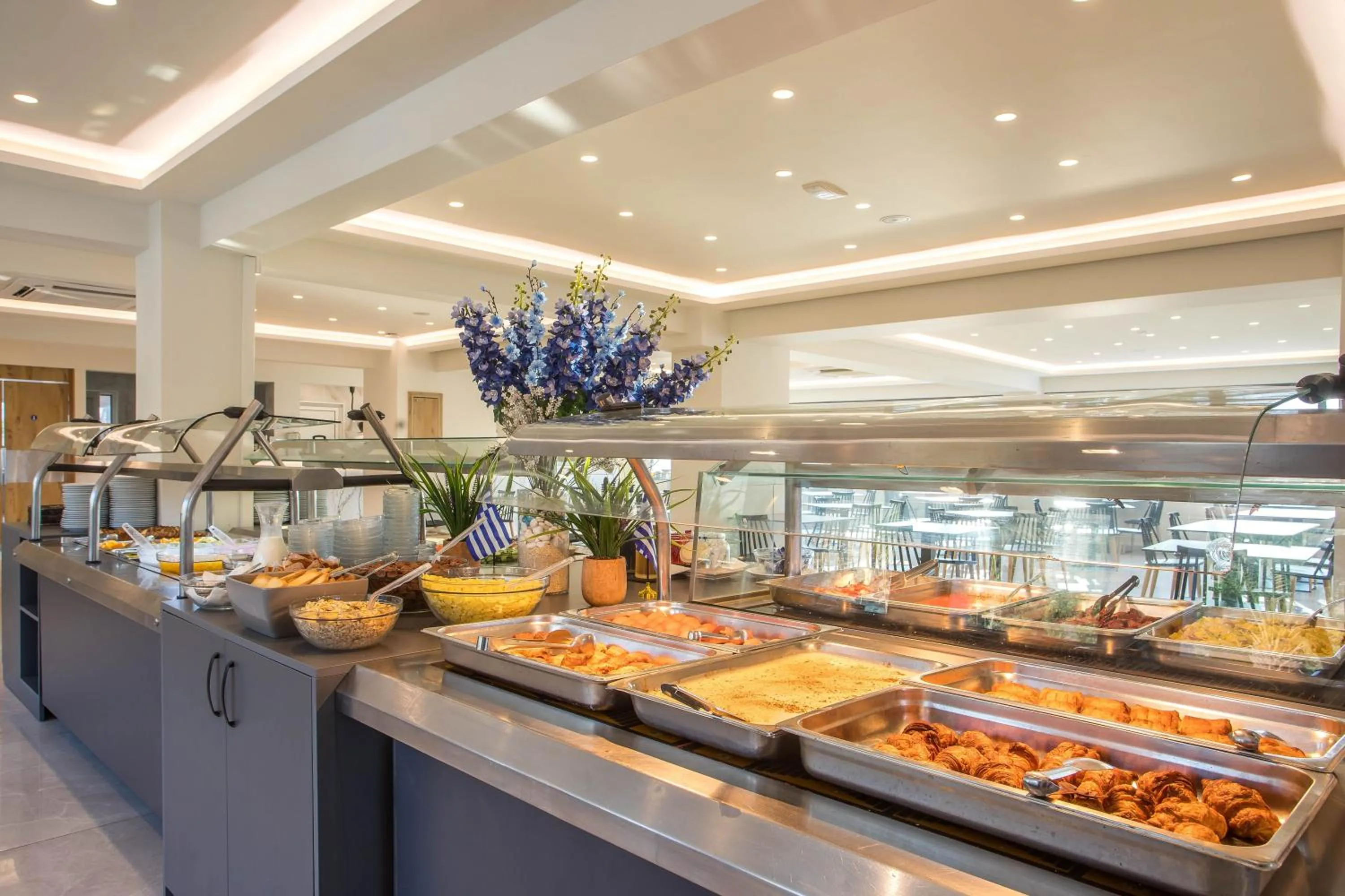 Restaurant/places to eat in Lardos Bay Hotel