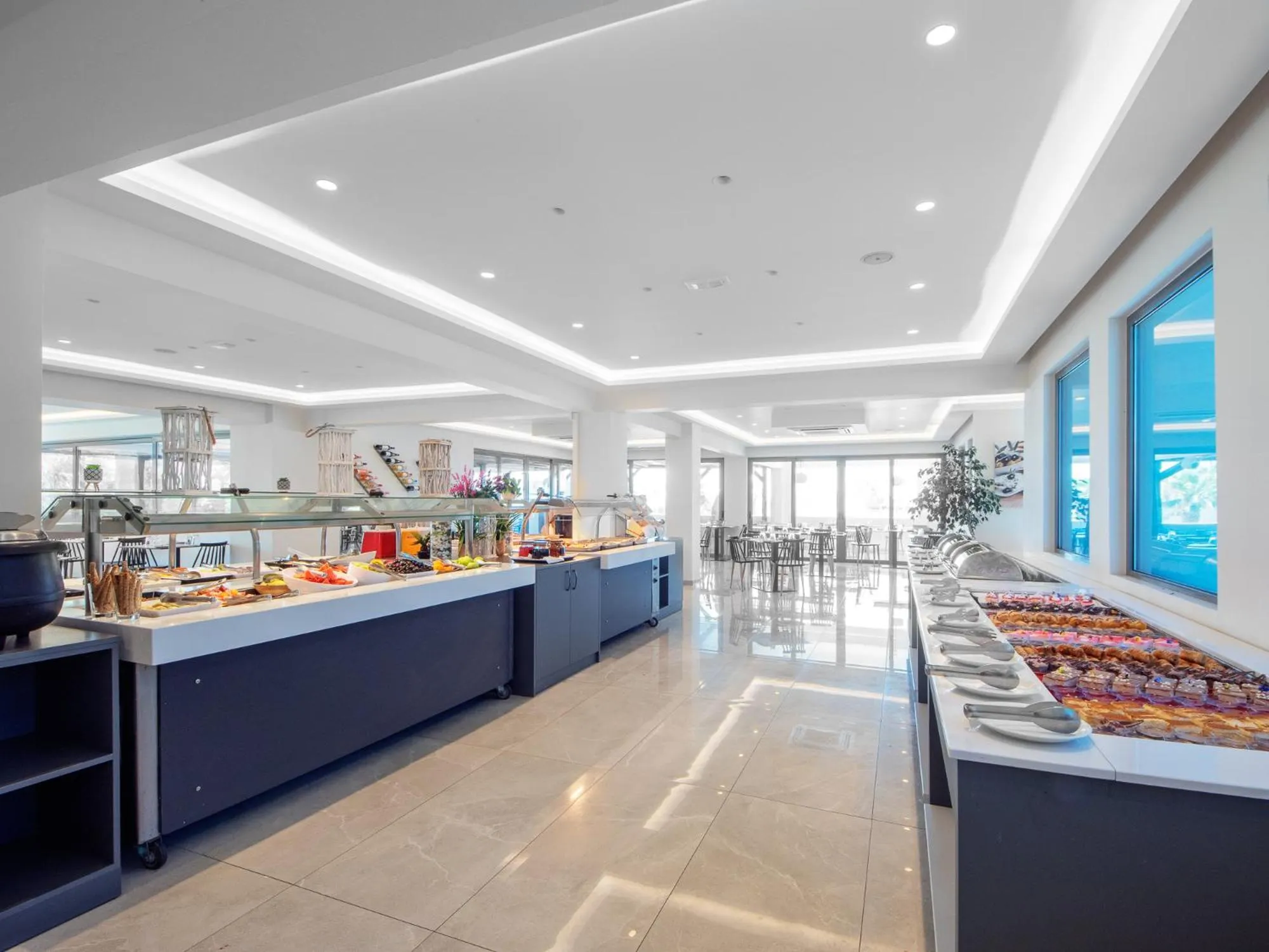 Restaurant/places to eat in Lardos Bay Hotel