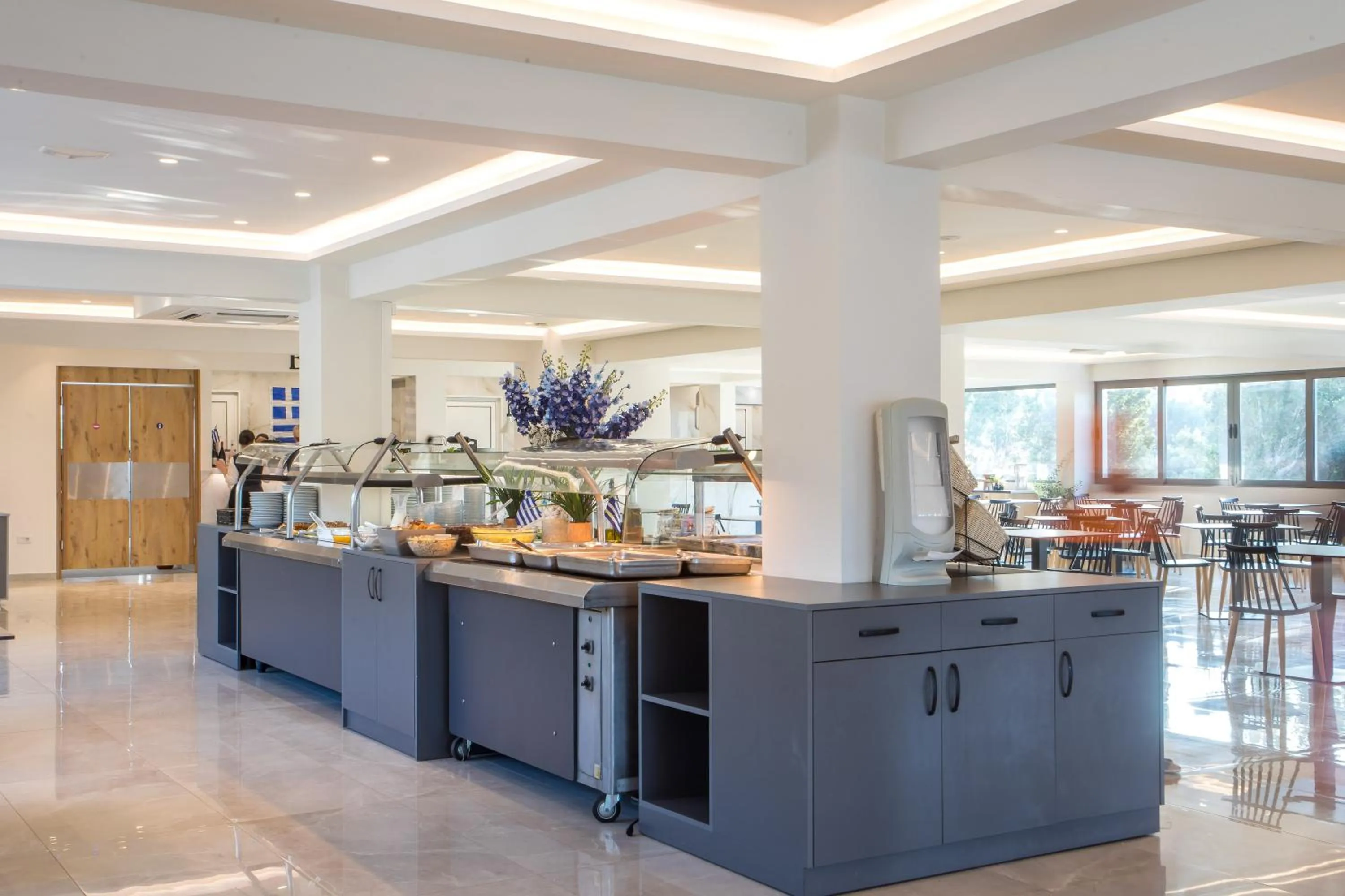 Restaurant/places to eat in Lardos Bay Hotel