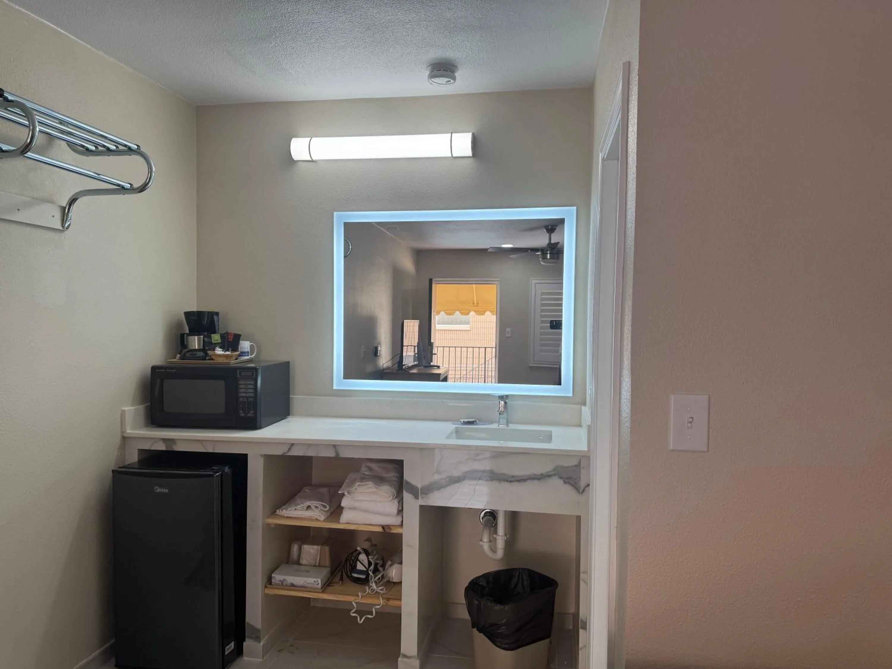 hair dryier in Townhouse Inn and Suites