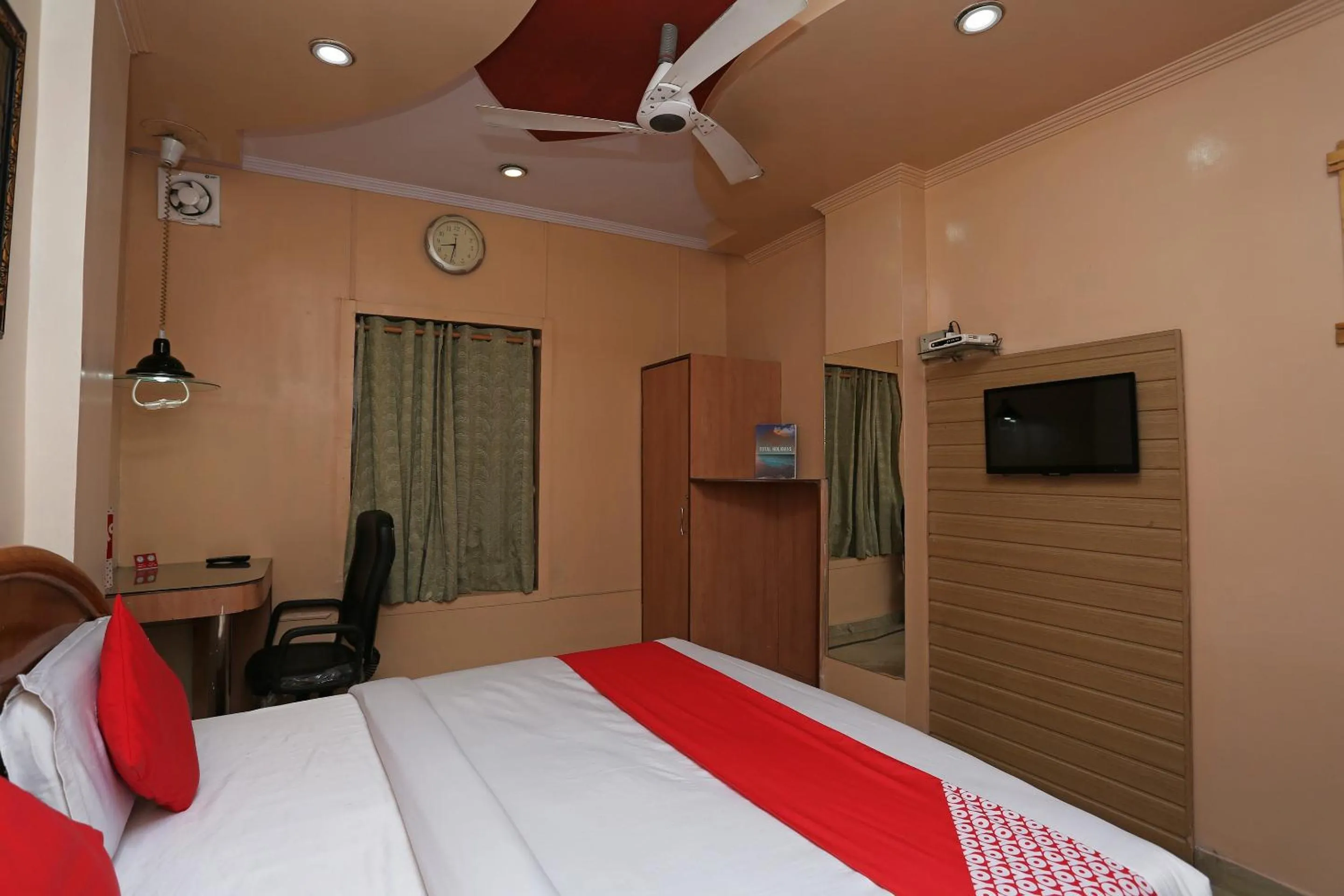 Bedroom, Bed in Hotel O Madhur Regency