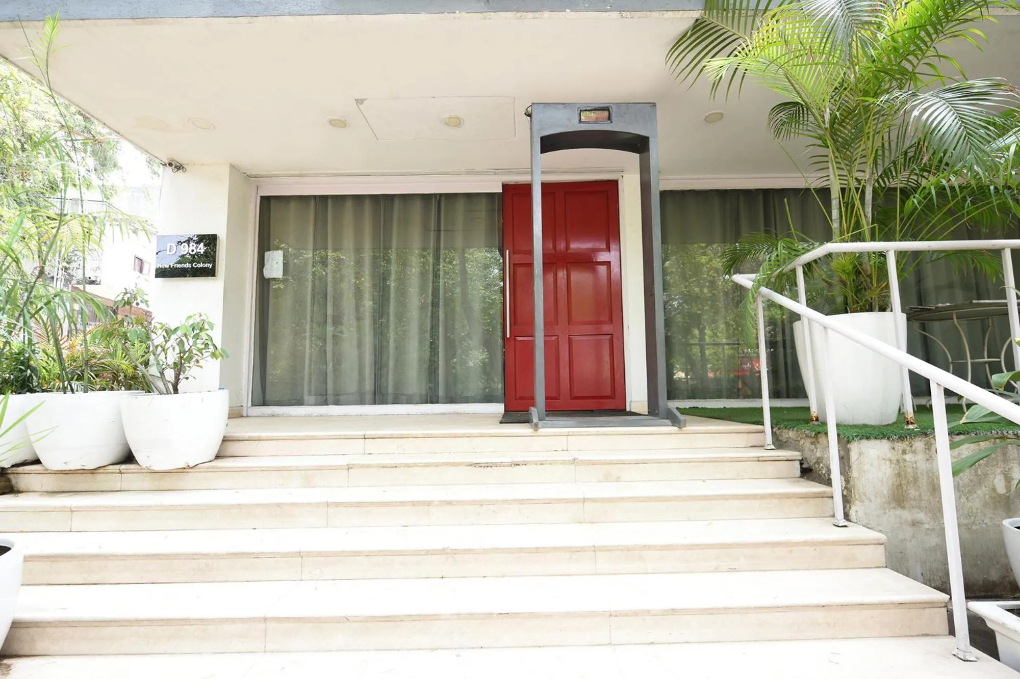 Facade/entrance in FabHotel NFC II