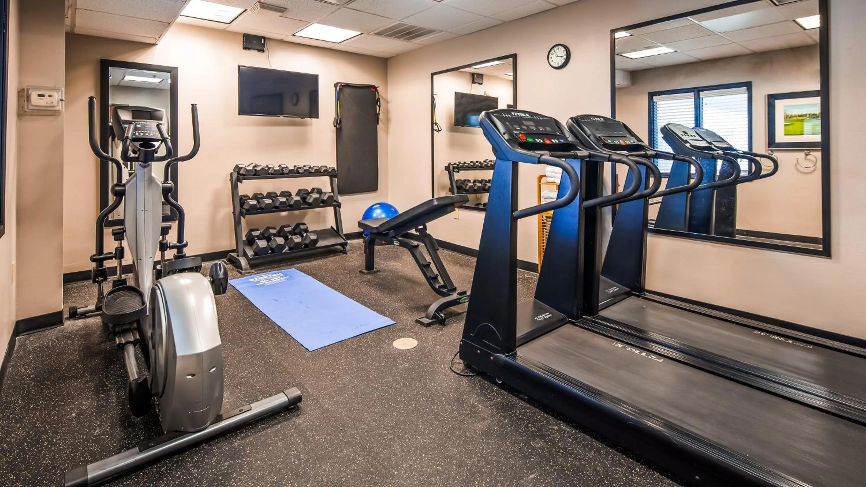Fitness centre/facilities in Ramada by Wyndham Burkburnett - Wichita Falls
