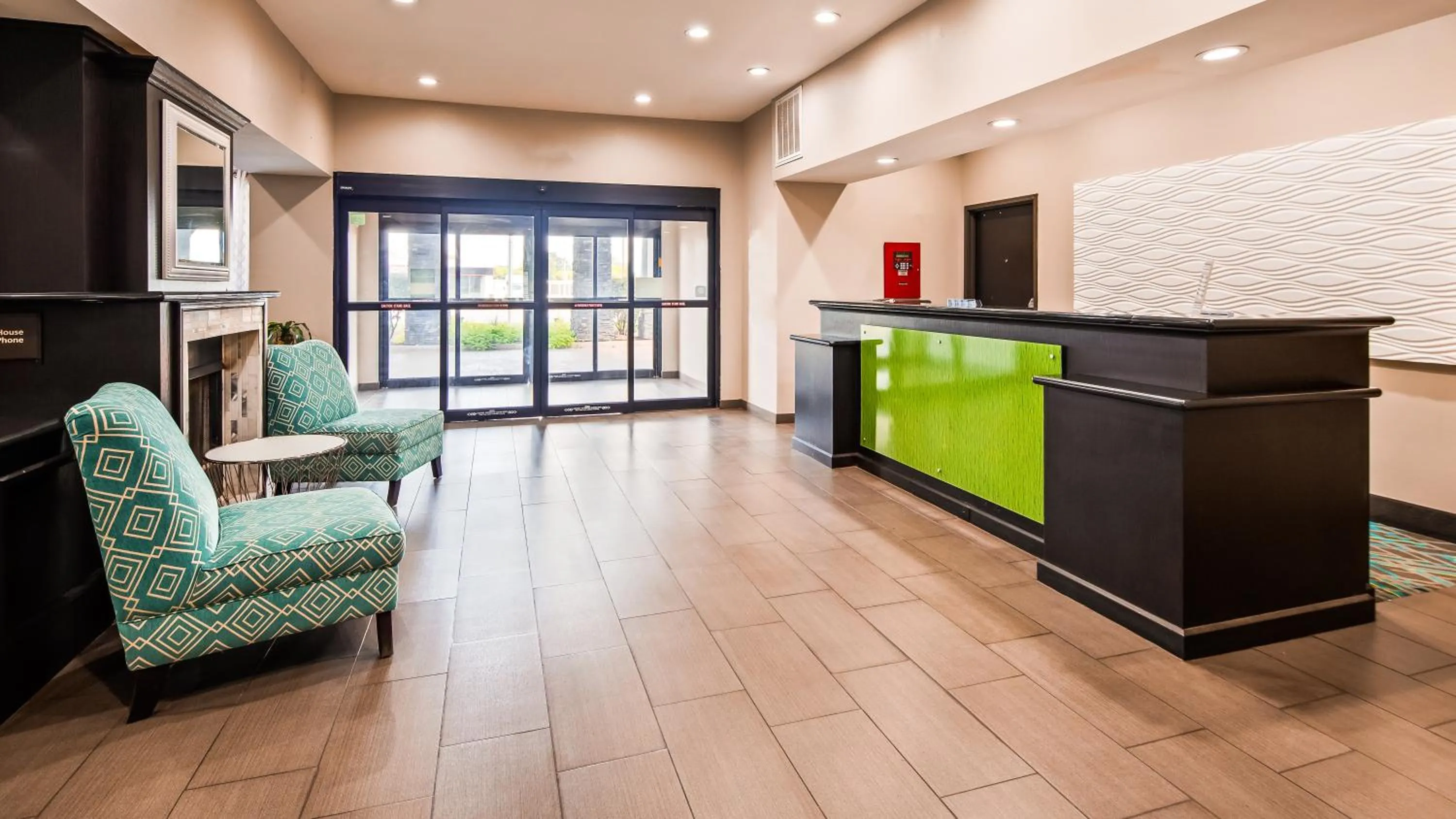 Lobby or reception in Ramada by Wyndham Burkburnett - Wichita Falls