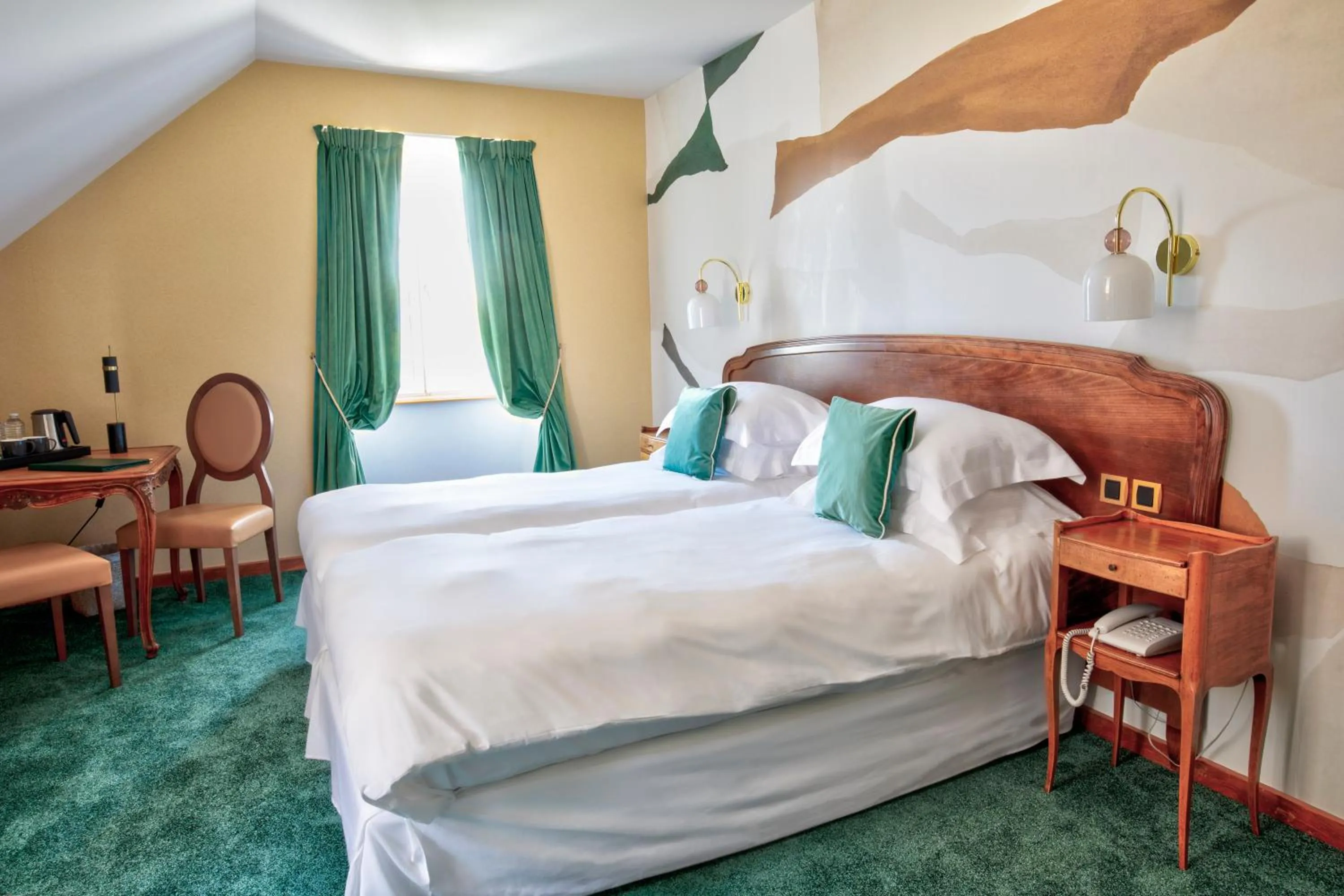 Bedroom, Bed in Hôtel Restaurant De La Poste & Du Lion D'or