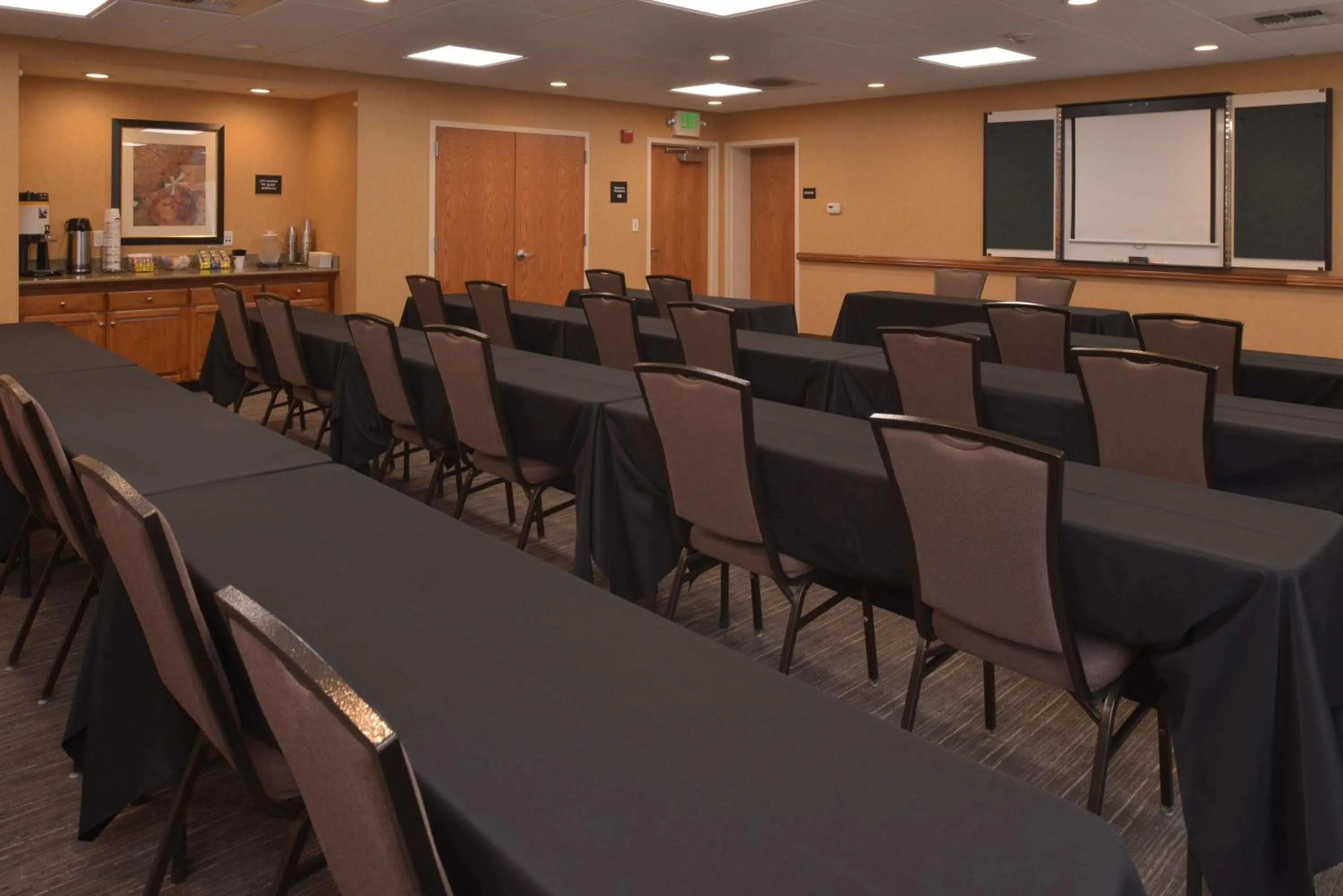 Meeting/conference room in Hampton Inn and Suites Bakersfield North-Airport