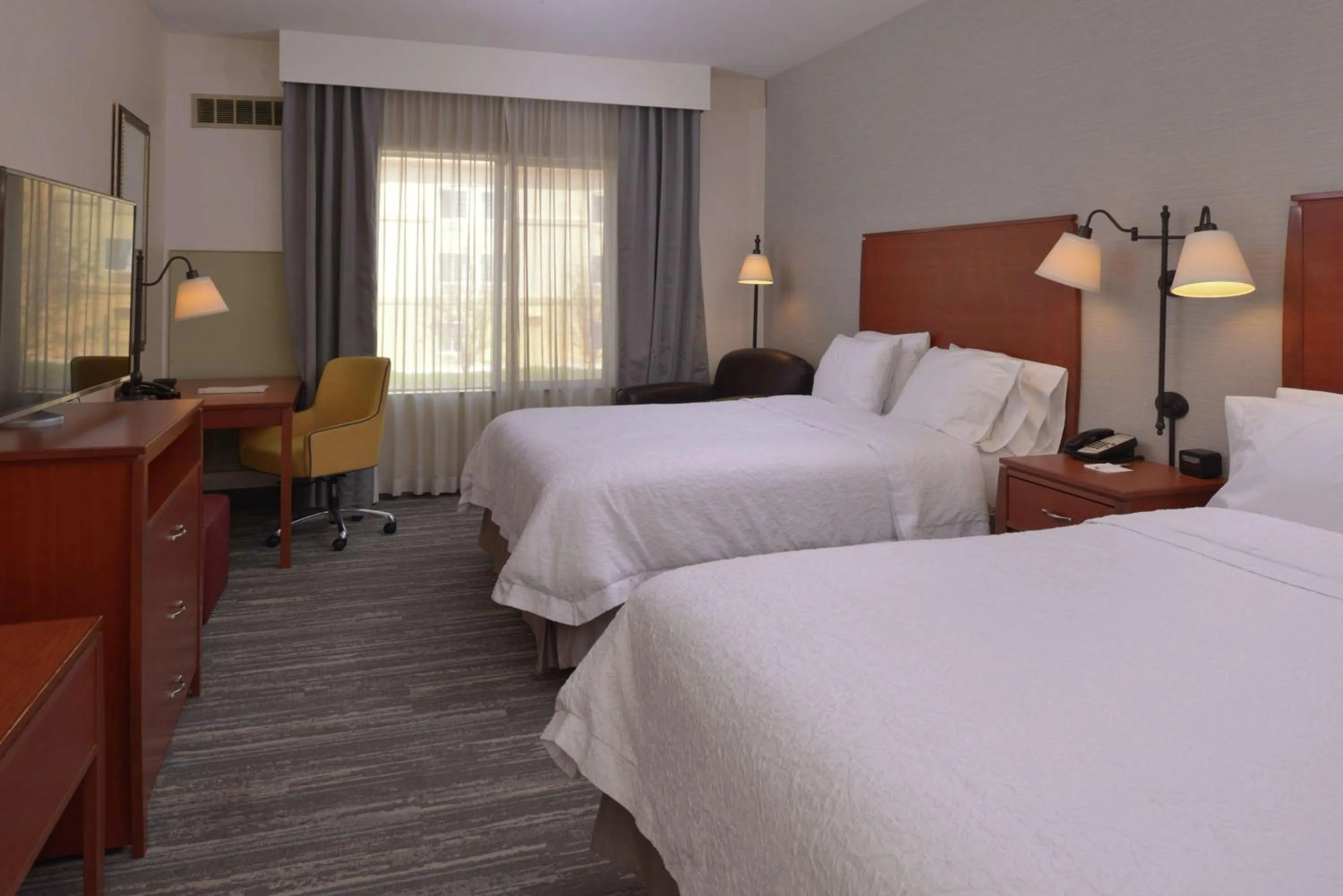 Bedroom, Bed in Hampton Inn and Suites Bakersfield North-Airport