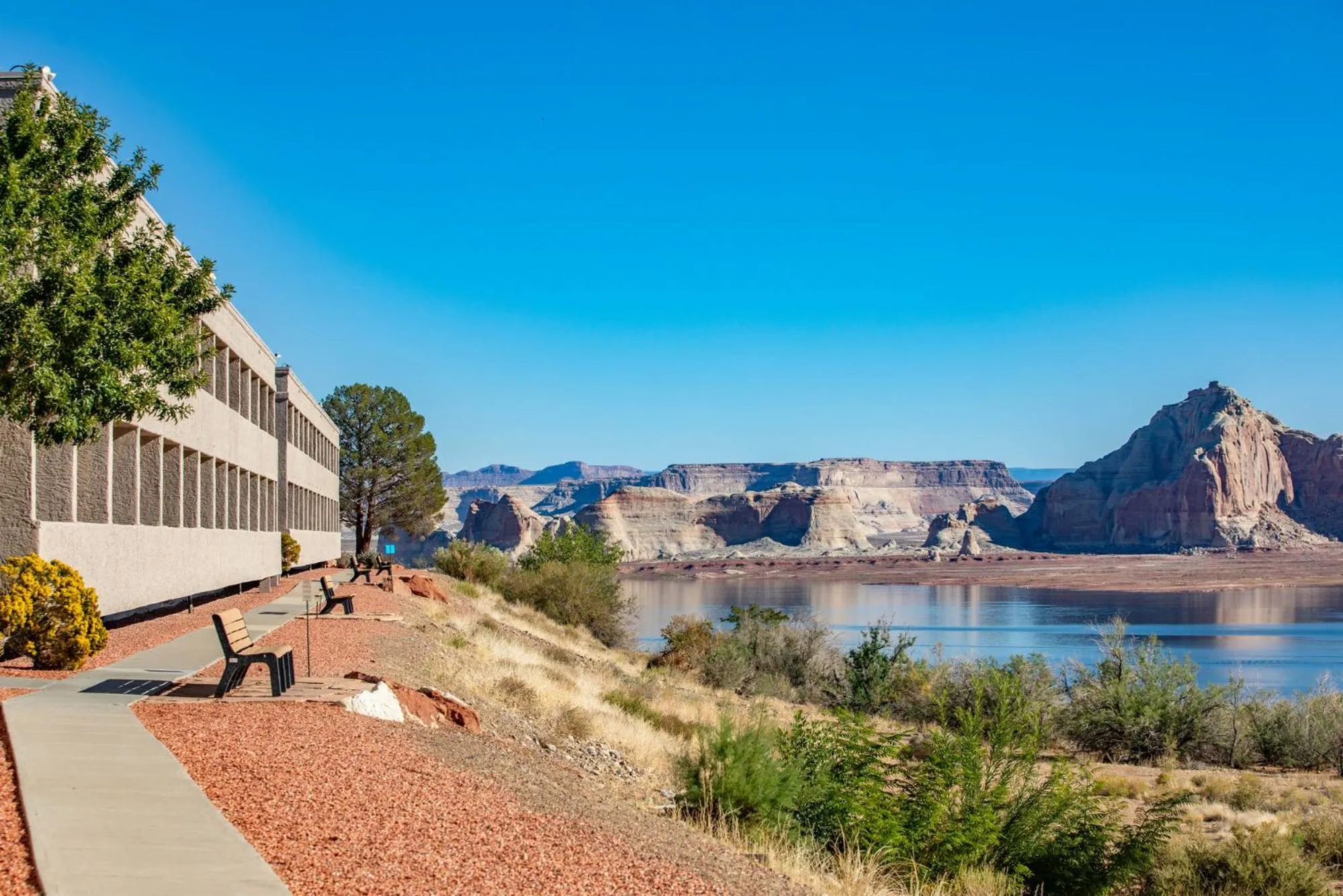 Property building in Lake Powell Resort