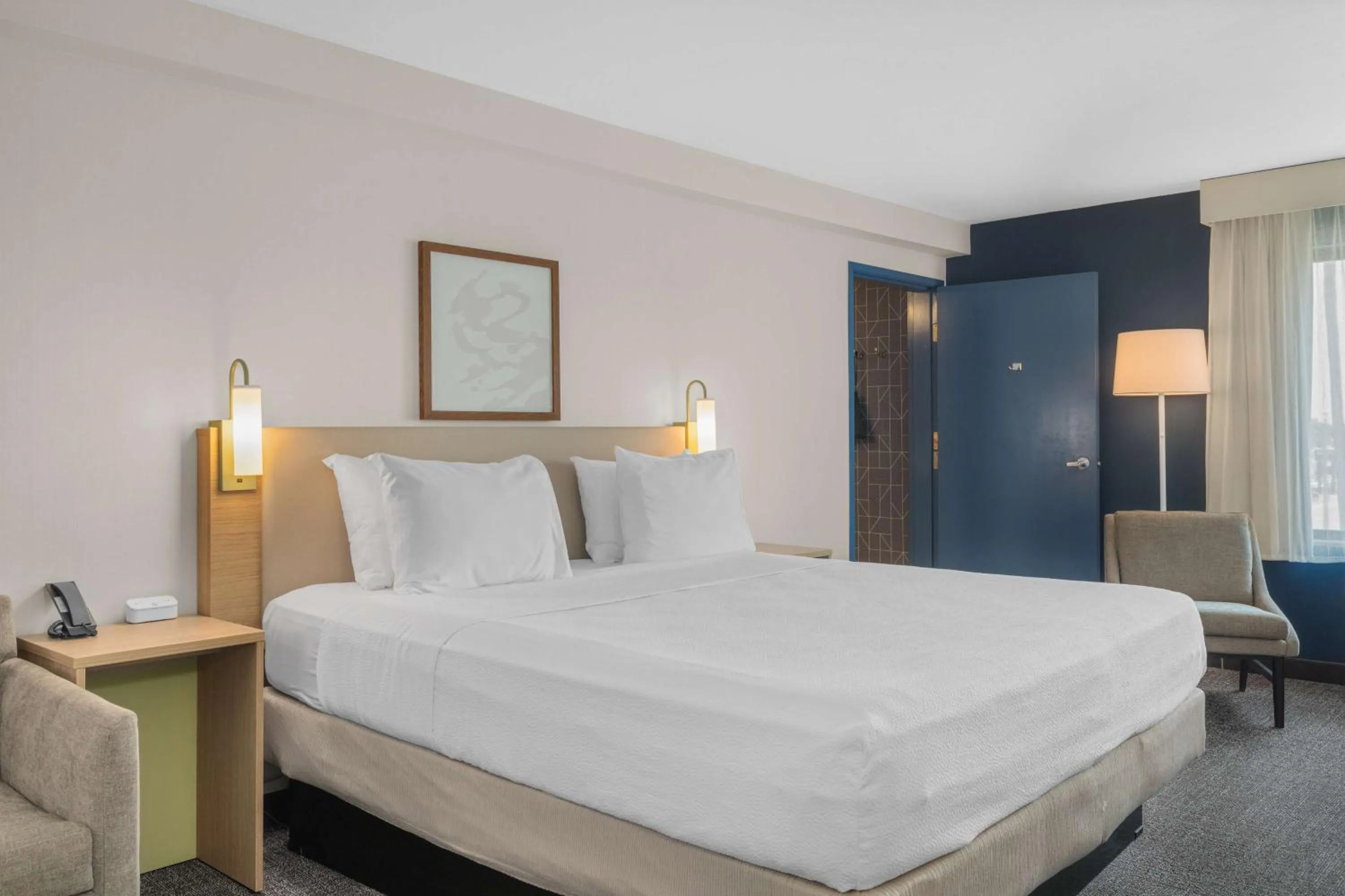 Bed in Spark by Hilton Bakersfield Central