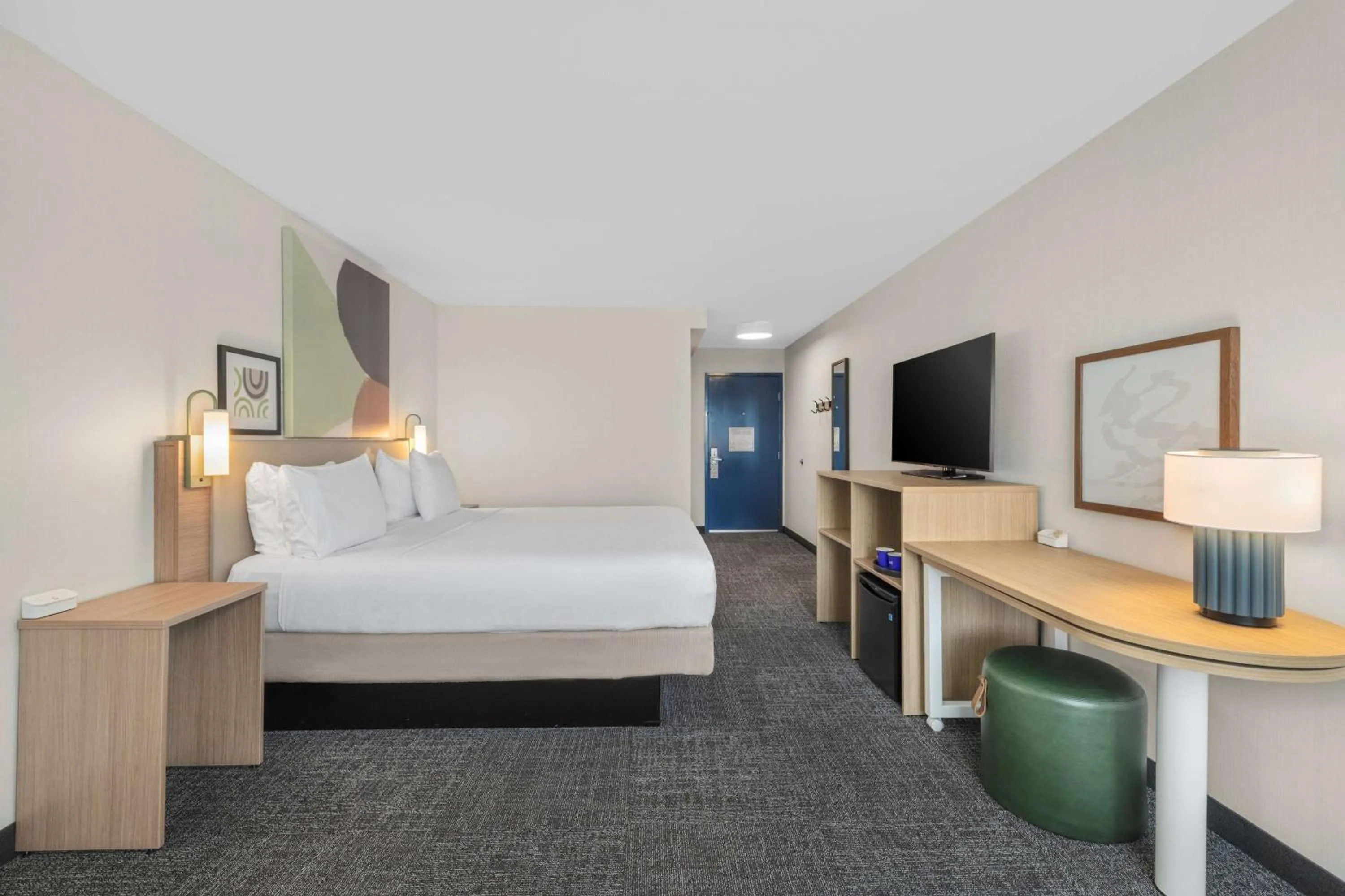 Bedroom, Bed in Spark by Hilton Bakersfield Central