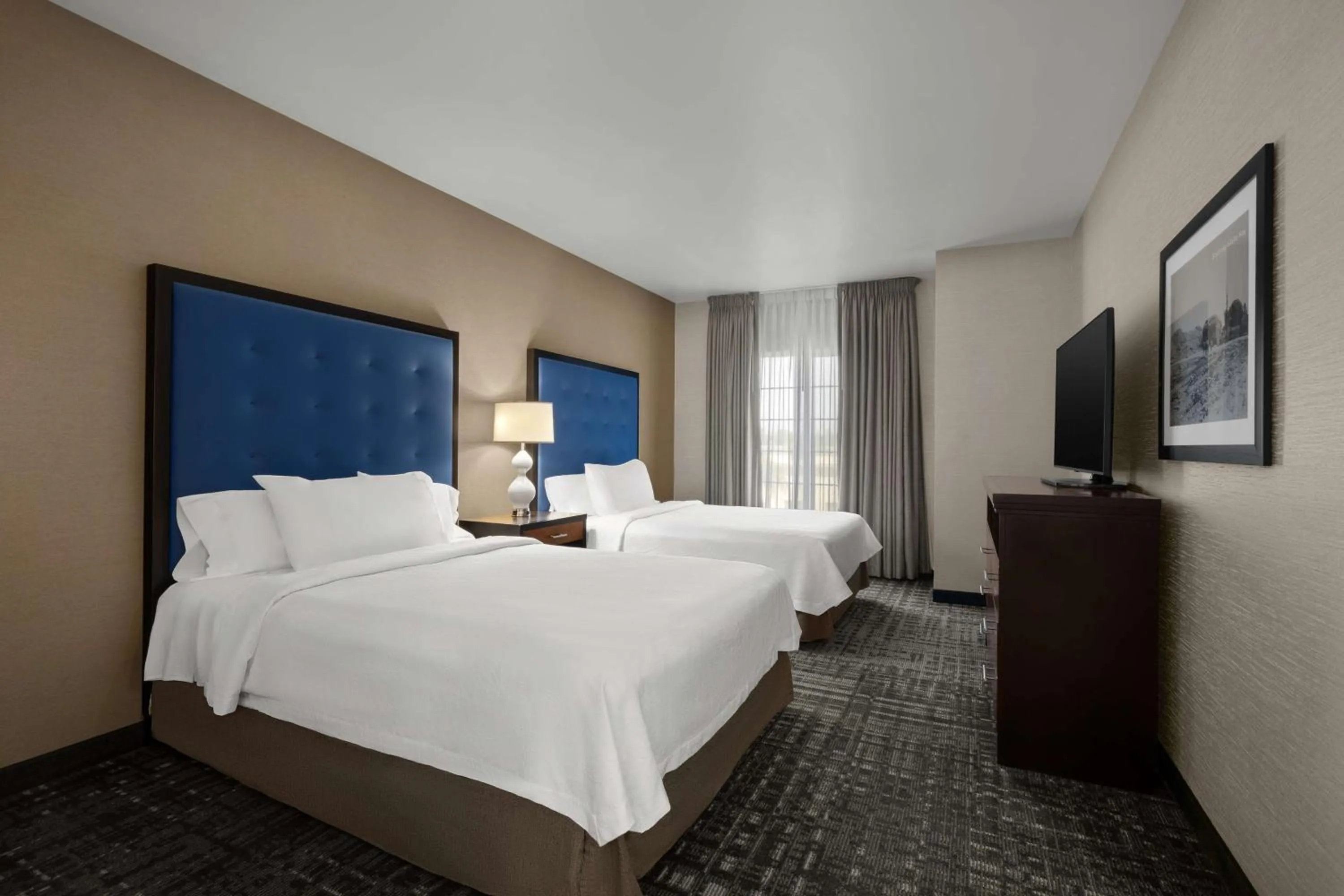 Bed in Homewood Suites Bakersfield