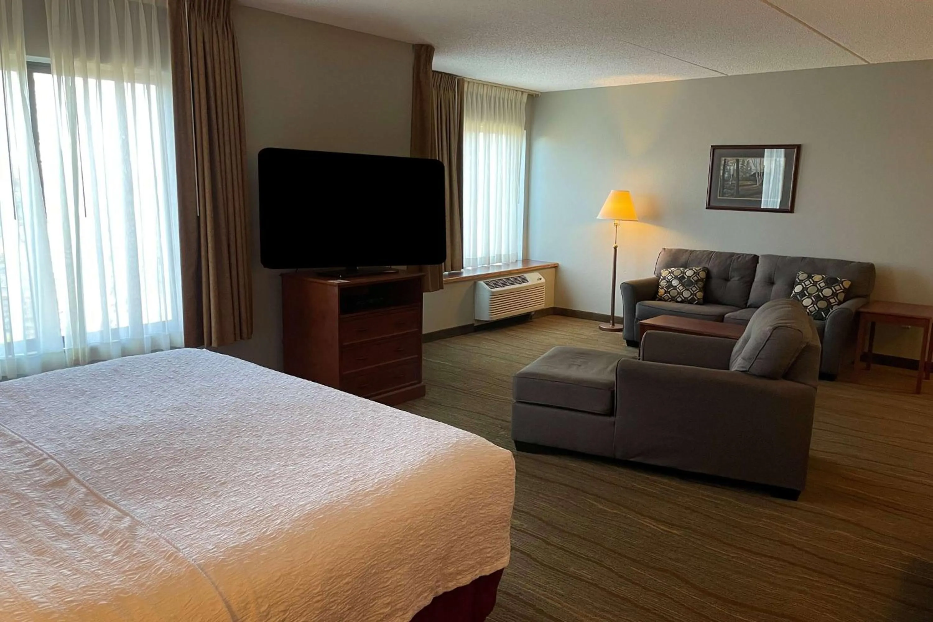 Photo of the whole room, Bed in SouthShore Hotel on Lake Bemidji, Trademark Coll by Wyndham