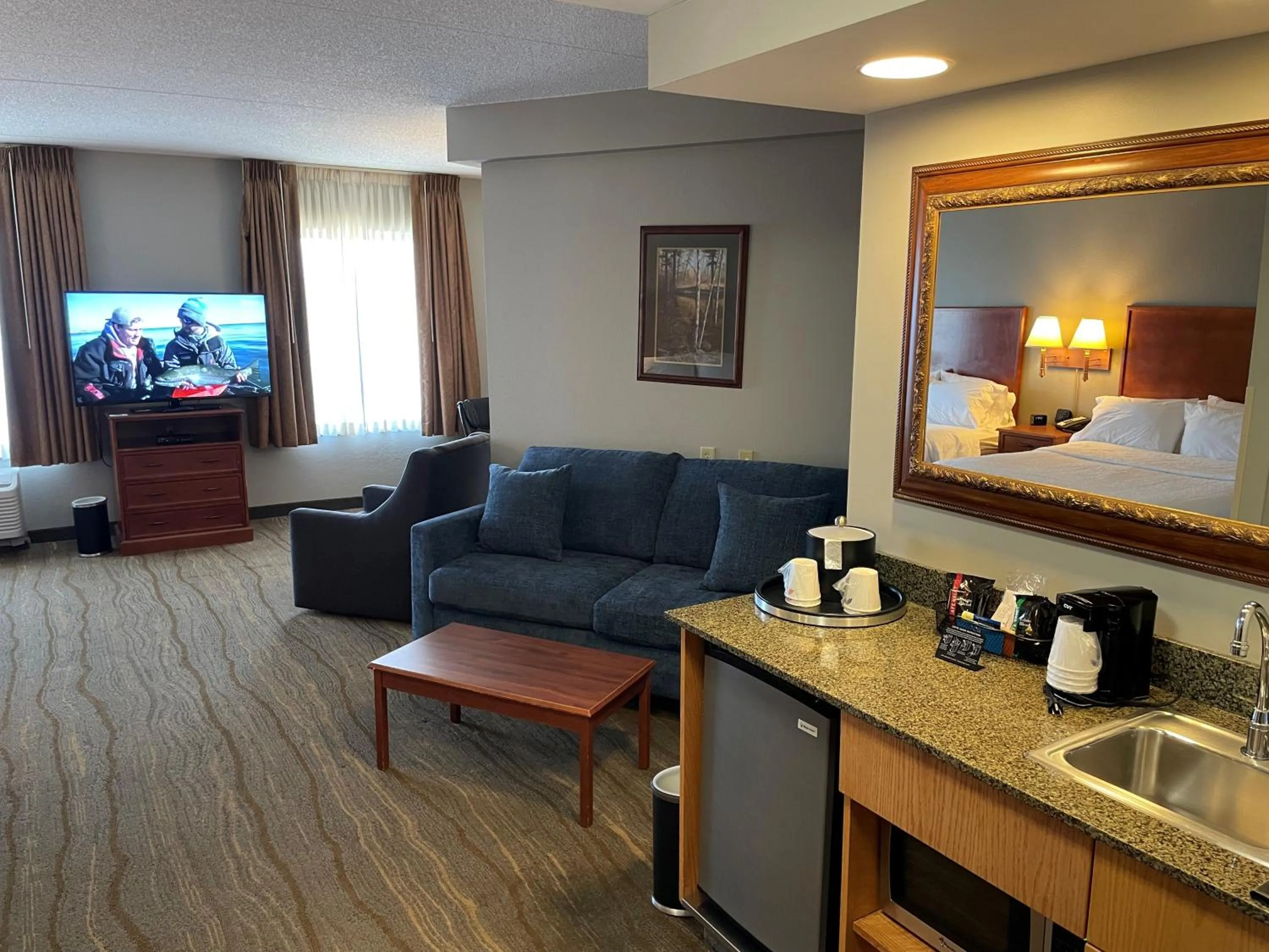 TV and multimedia in SouthShore Hotel on Lake Bemidji, Trademark Coll by Wyndham