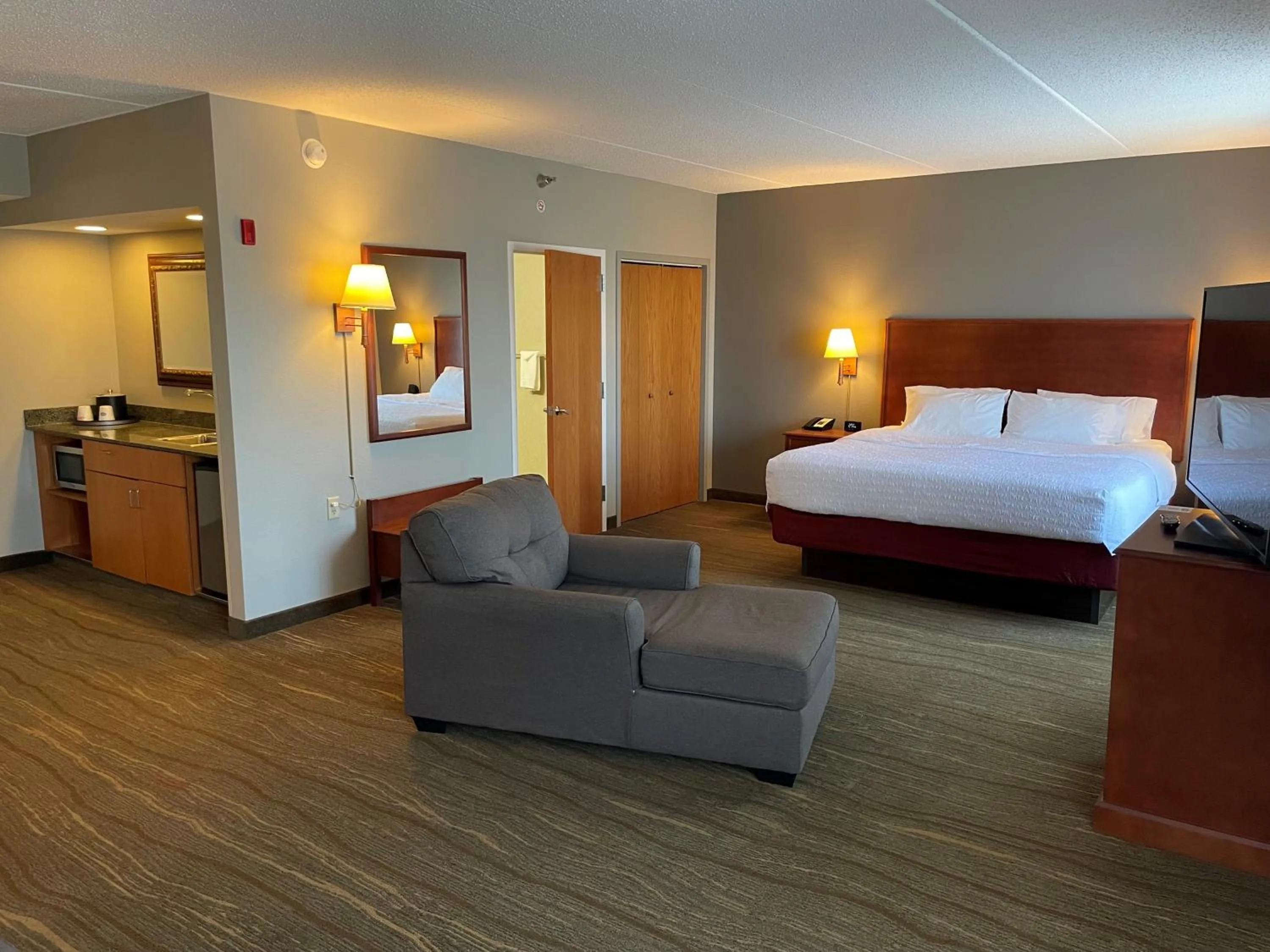 Bed in SouthShore Hotel on Lake Bemidji, Trademark Coll by Wyndham