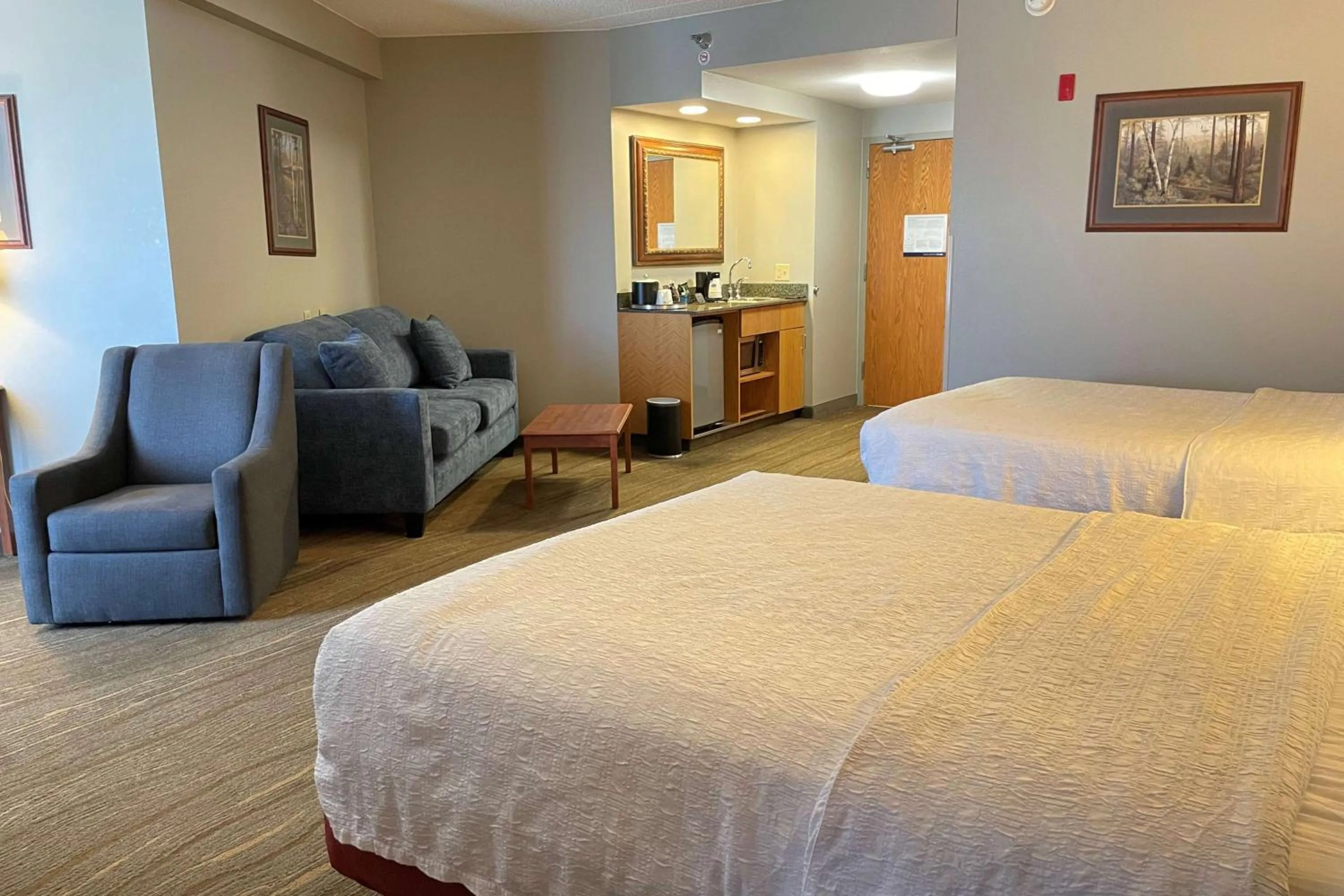 Photo of the whole room, Bed in SouthShore Hotel on Lake Bemidji, Trademark Coll by Wyndham