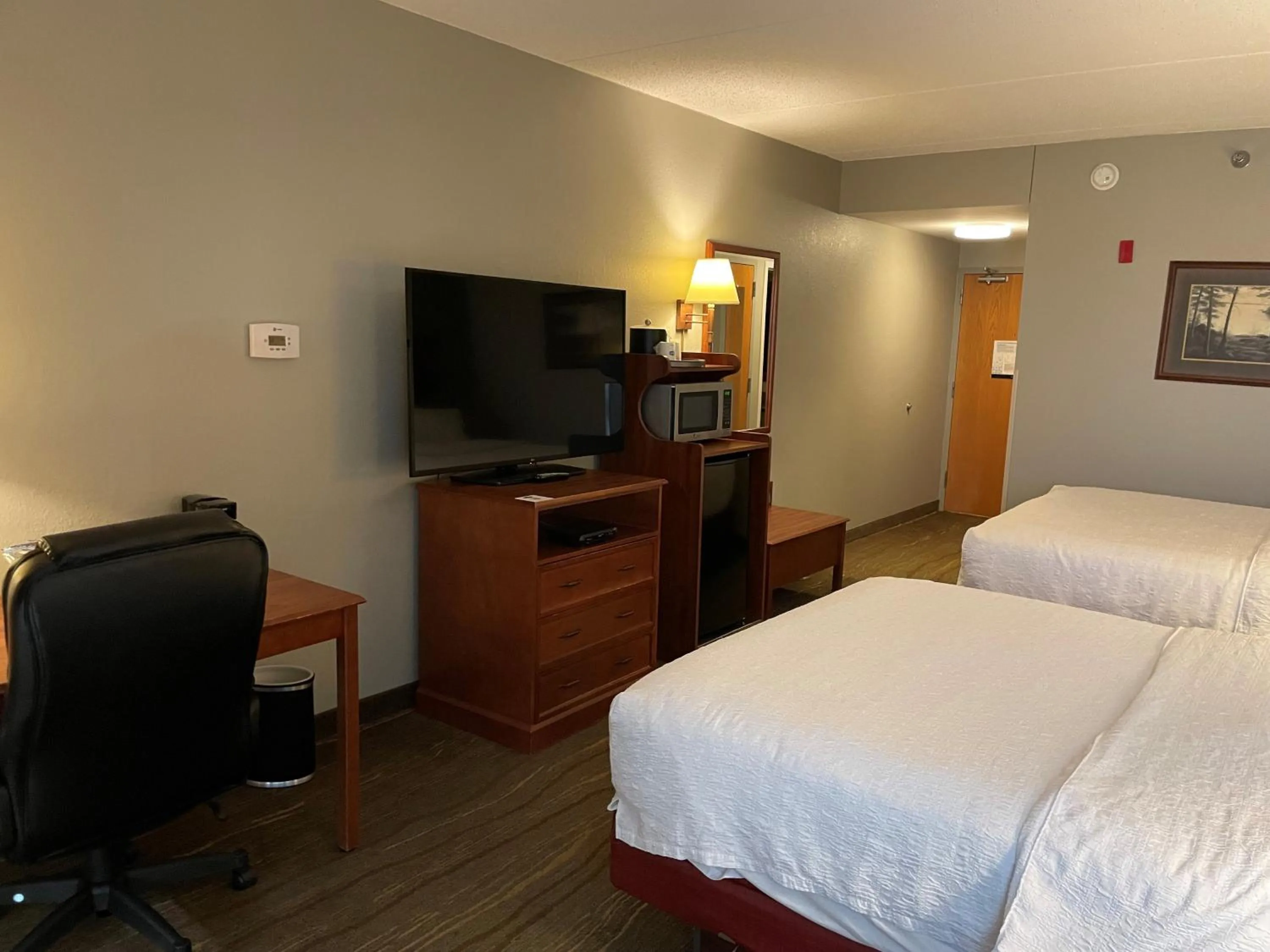 TV and multimedia, Bed in SouthShore Hotel on Lake Bemidji, Trademark Coll by Wyndham