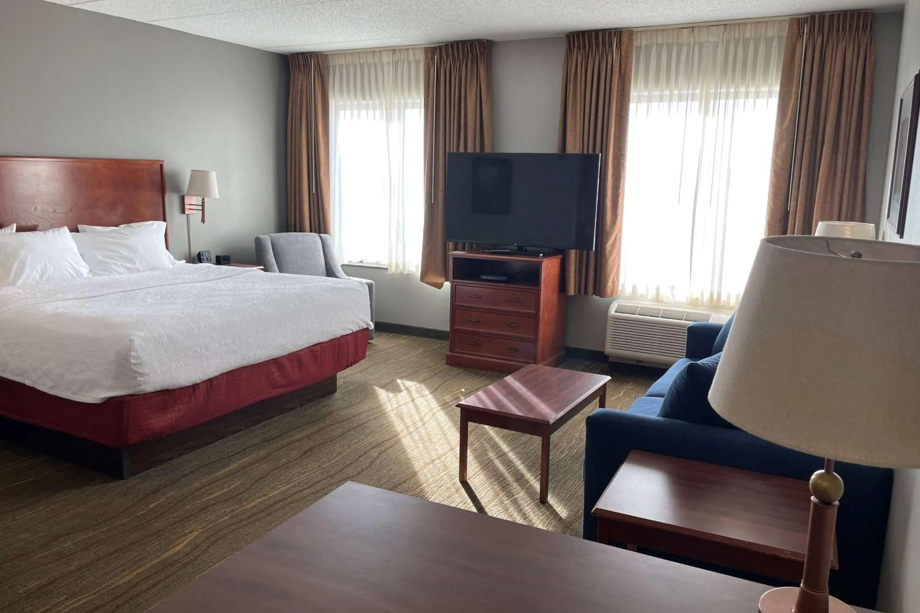 Photo of the whole room, Bed in SouthShore Hotel on Lake Bemidji, Trademark Coll by Wyndham