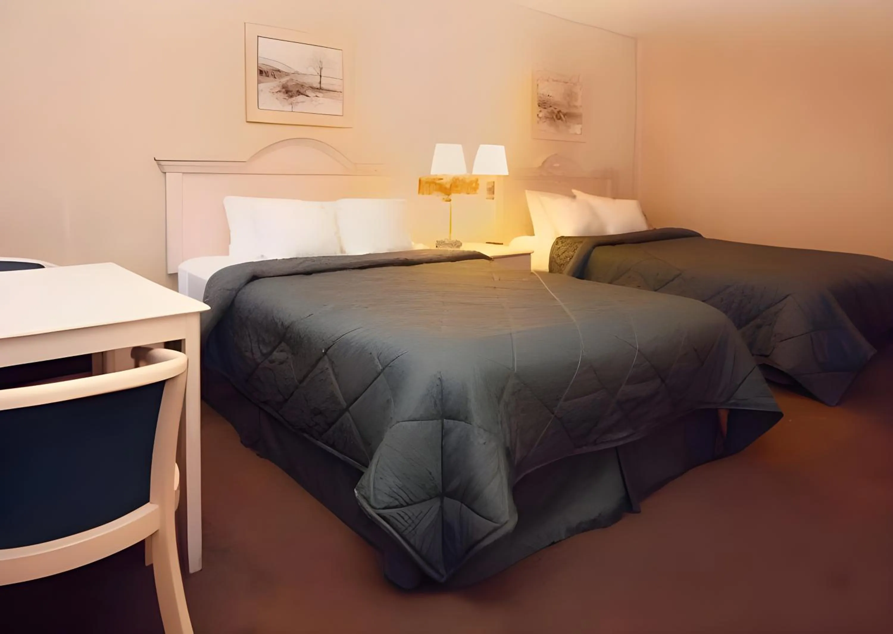 Bed in Days Inn by Wyndham Gilroy